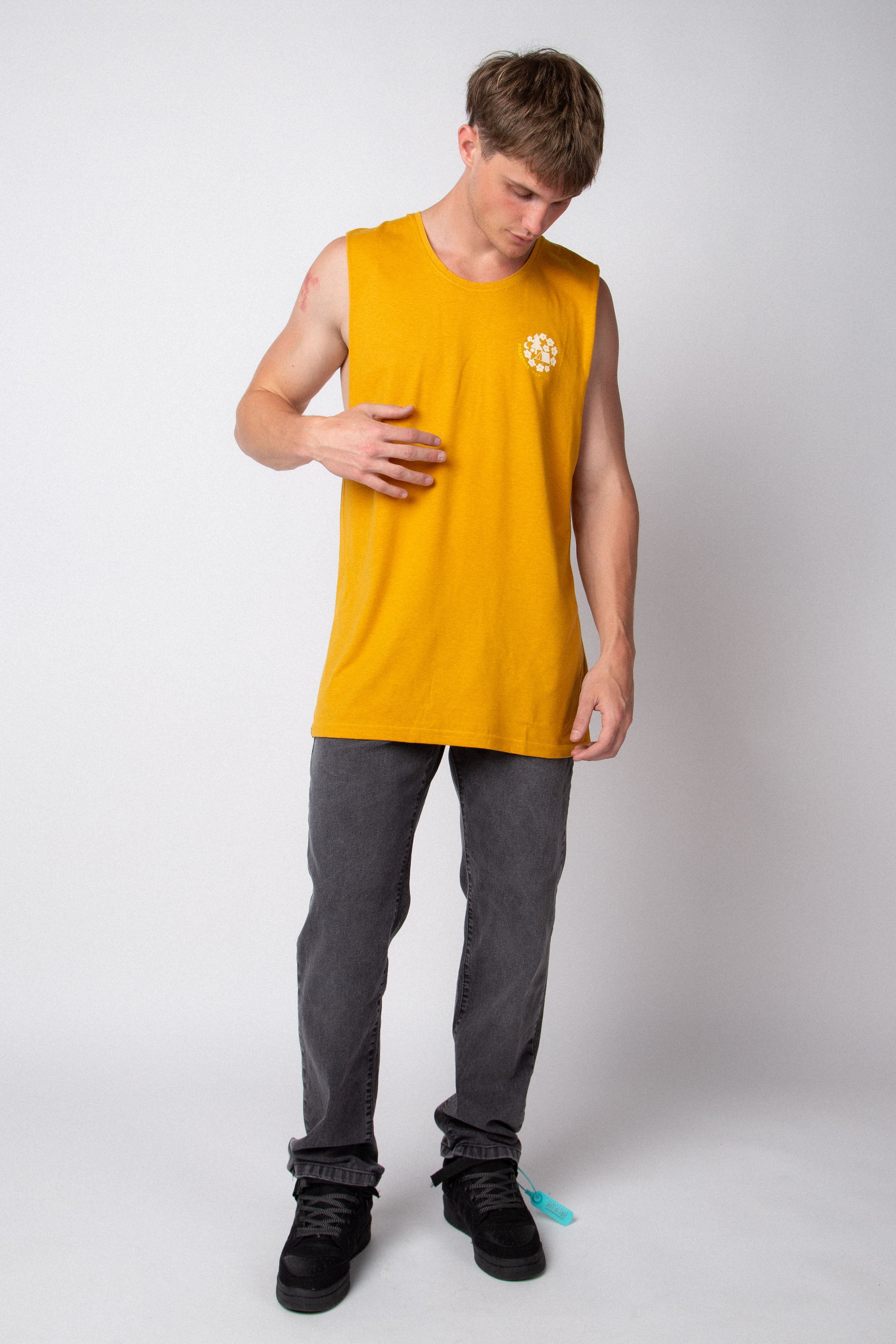 Musculosa Sudadera Alerces Mostaza