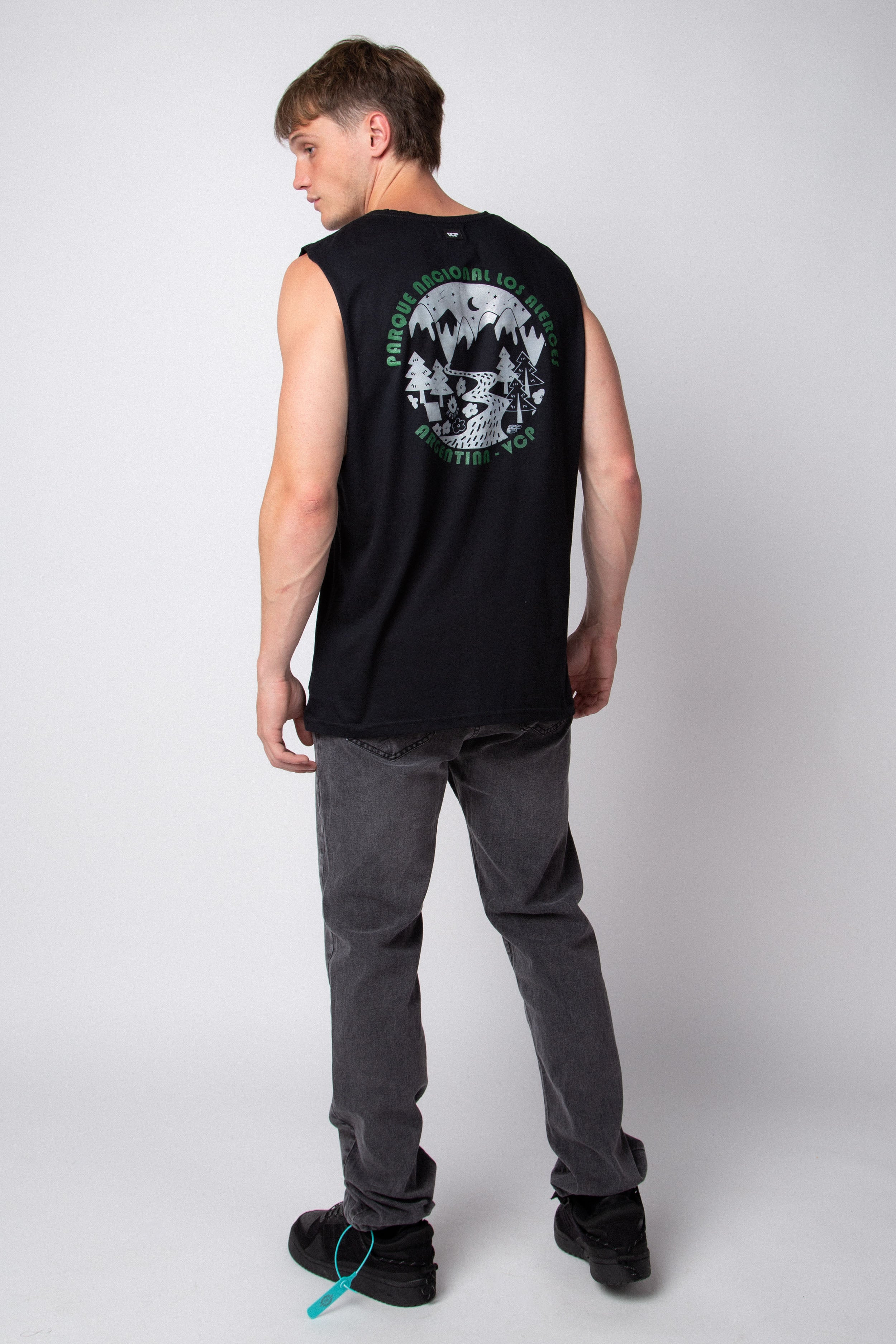 Musculosa Sudadera Alerces Negra