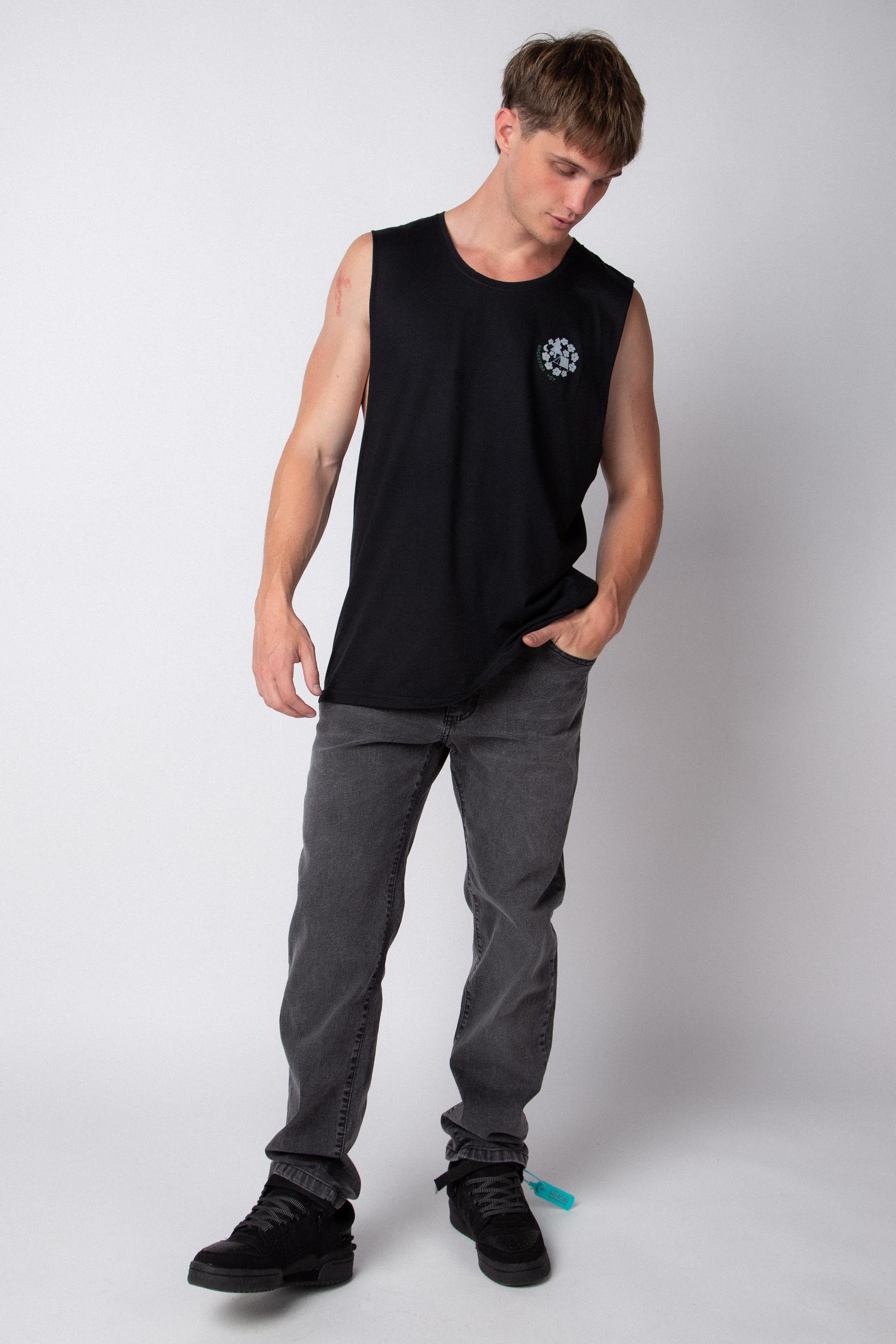 Musculosa Sudadera Alerces Negra