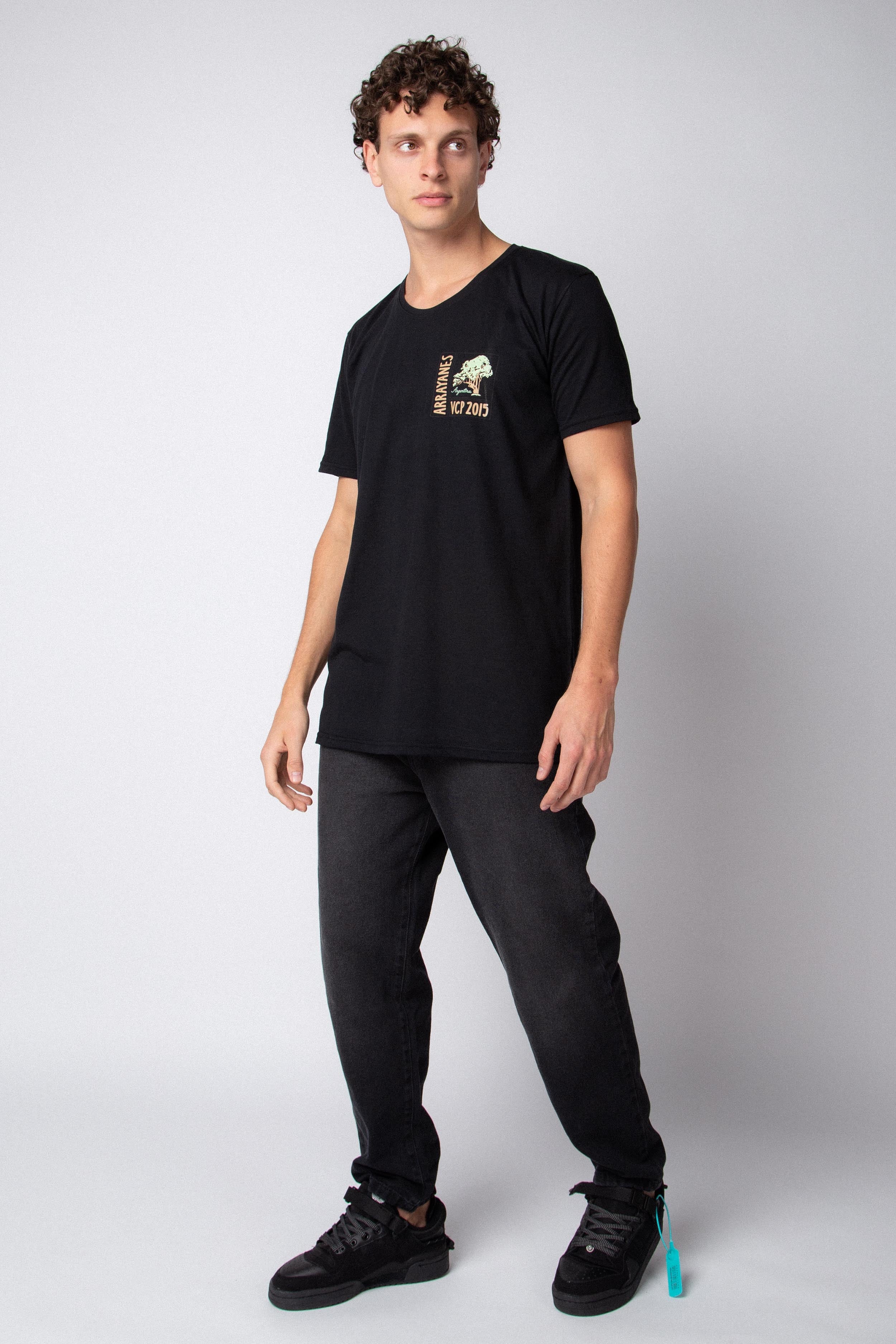 Remera Arrayanes Negra