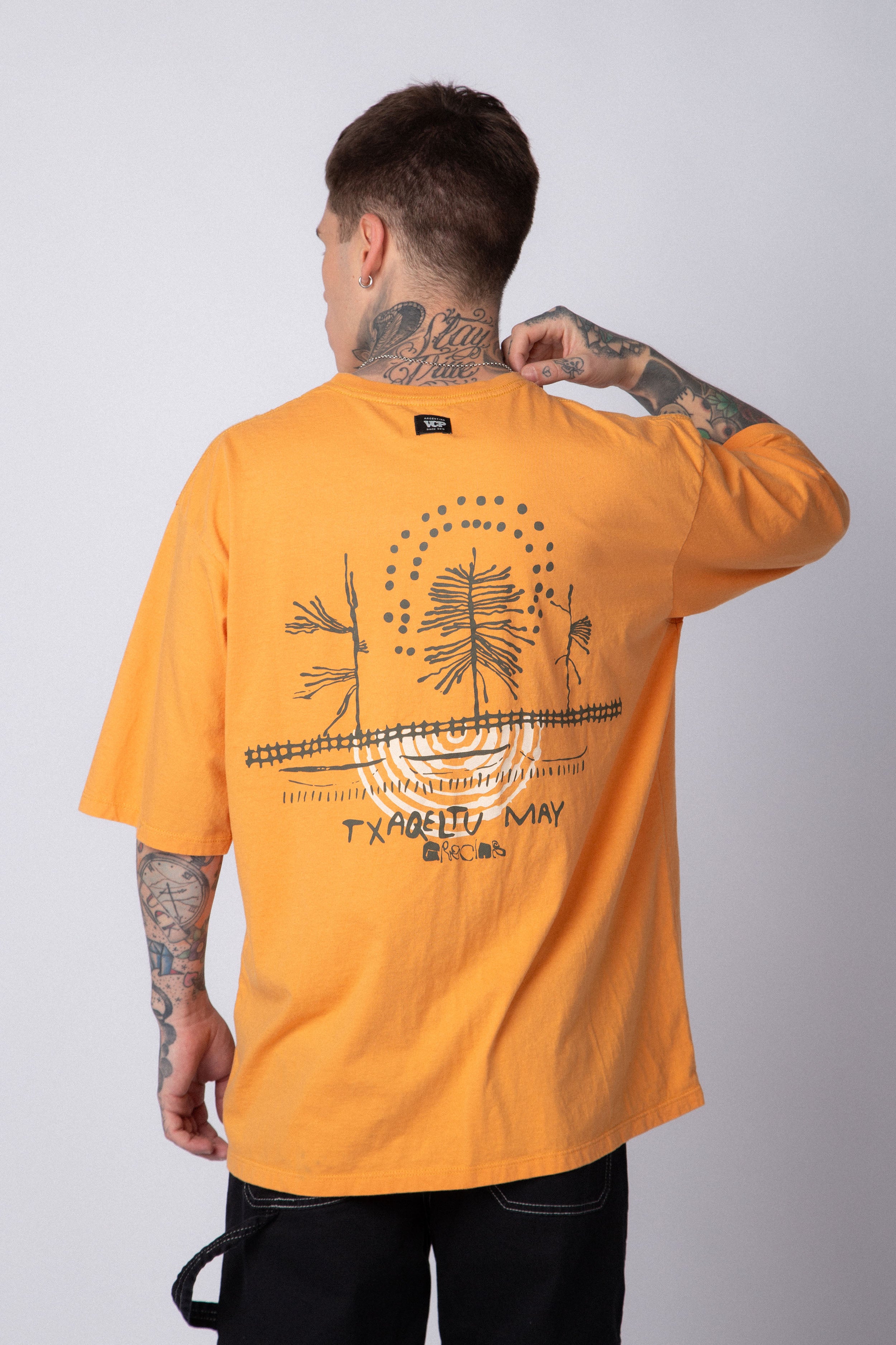 Remera Over Taz Bosque Naranja