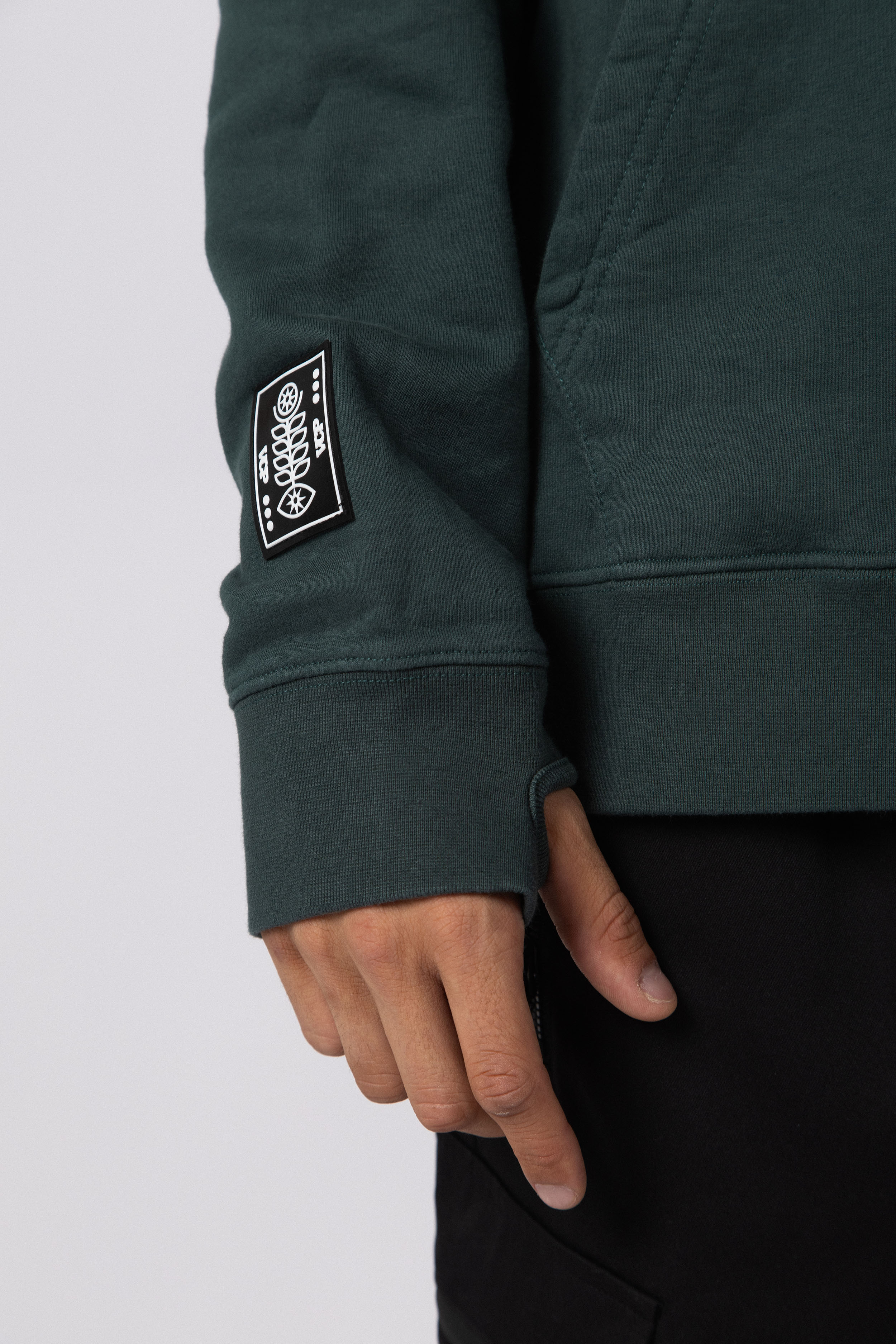 Buzo Canguro Dew Ingles