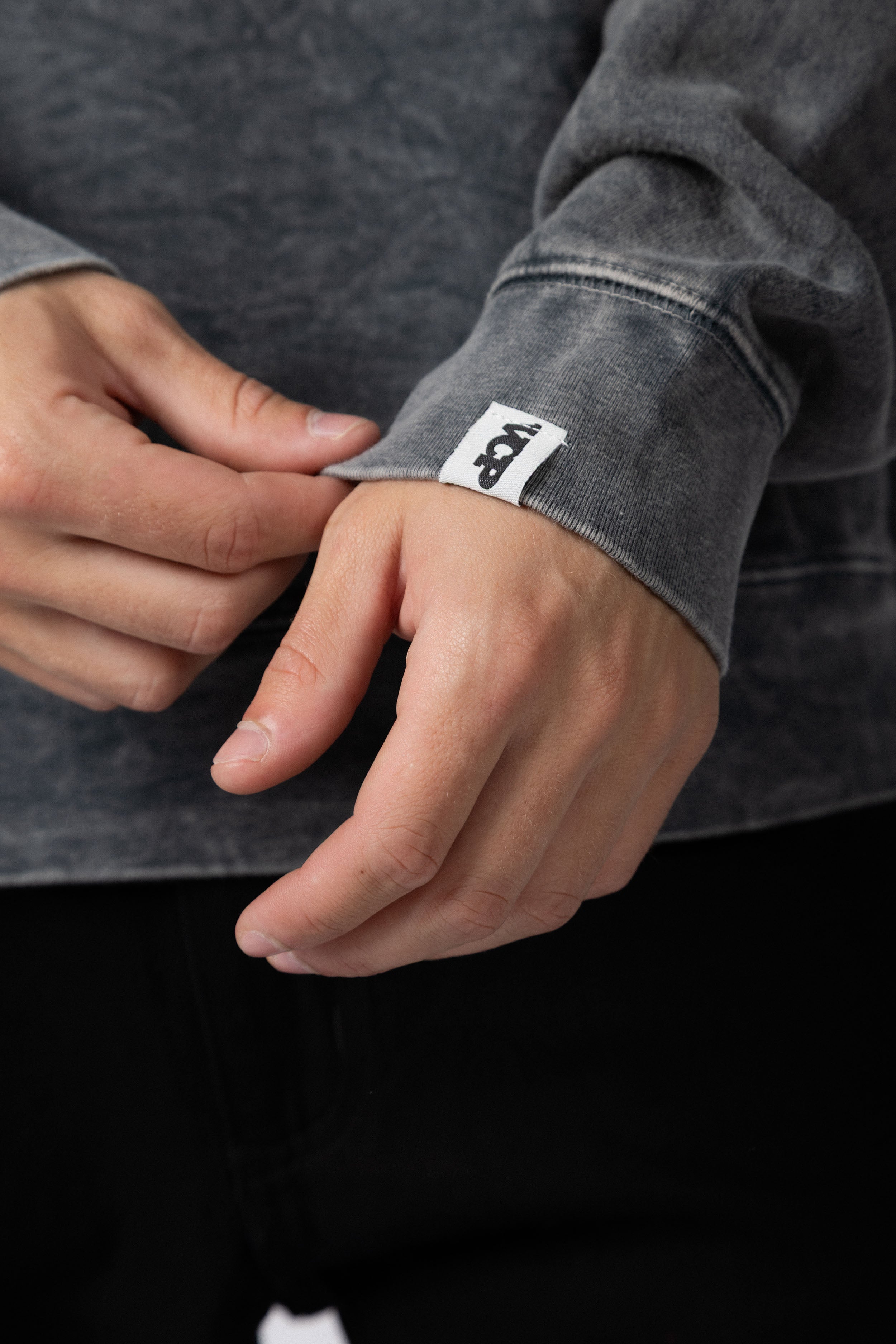 Buzo Over Trabant Gris