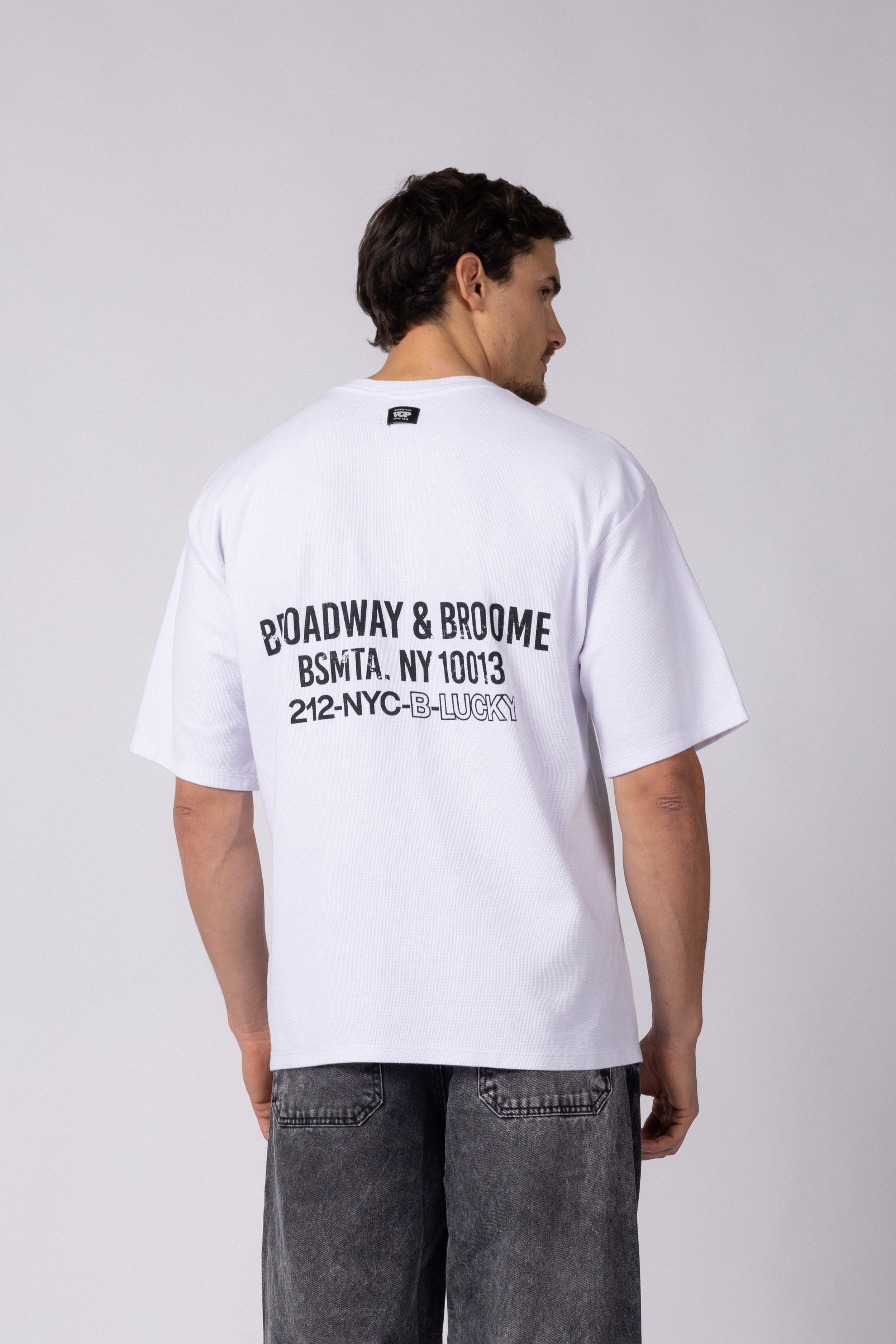 Remera Over Molt Broadway Blanca