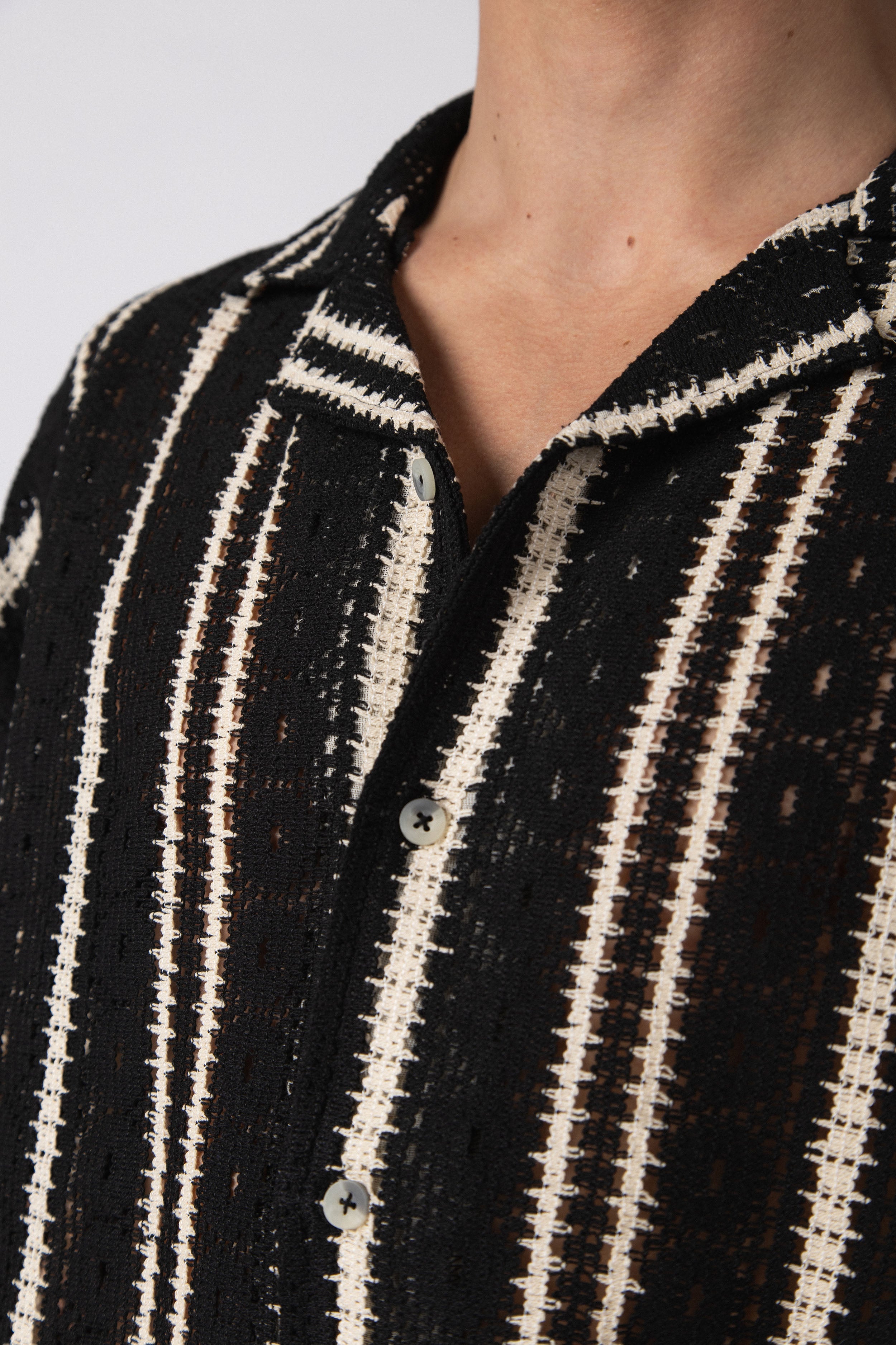 Camisa Manga Corta Crochet Steam Negra
