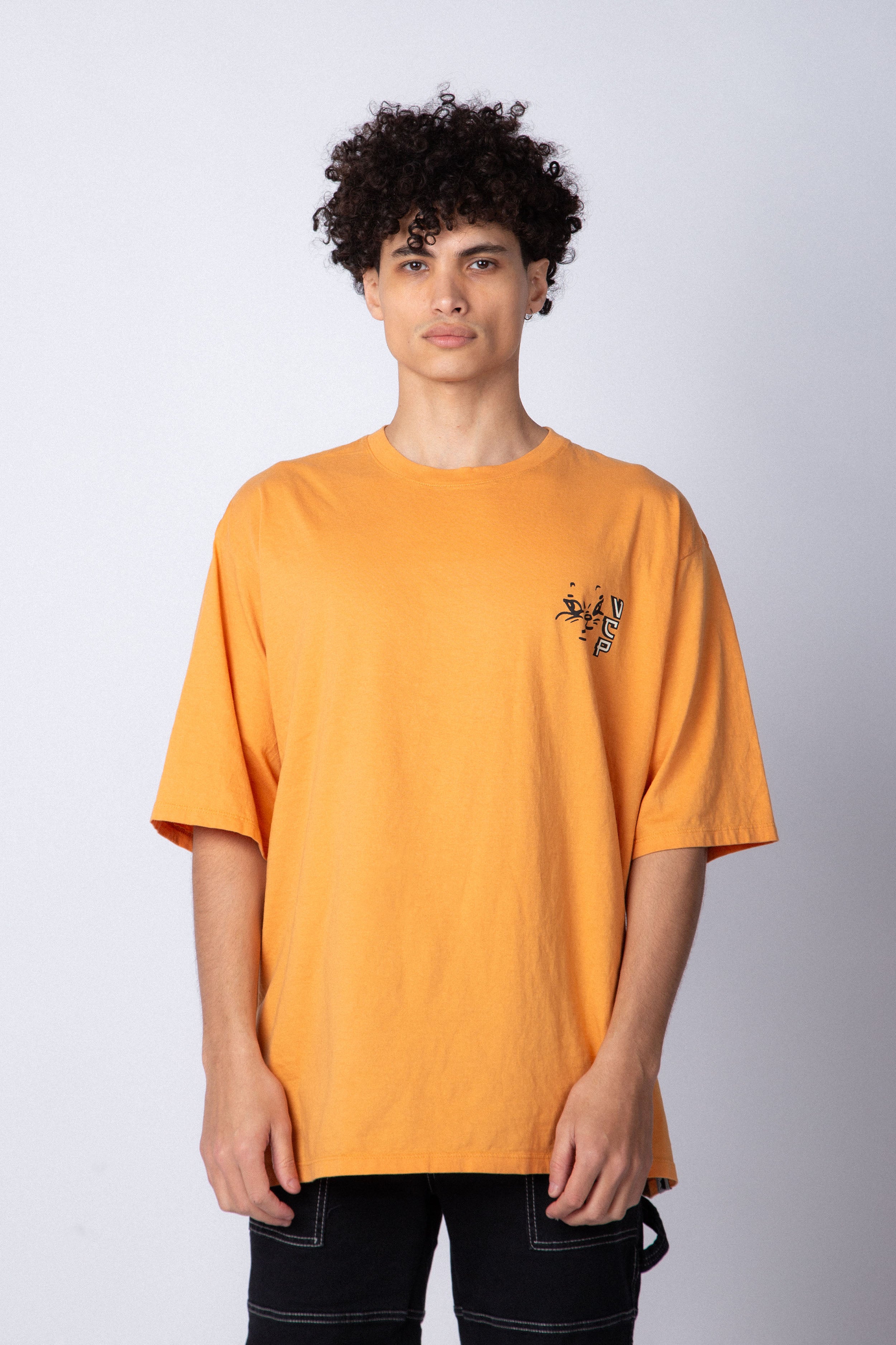 Remera Over Taz Conejo Naranja