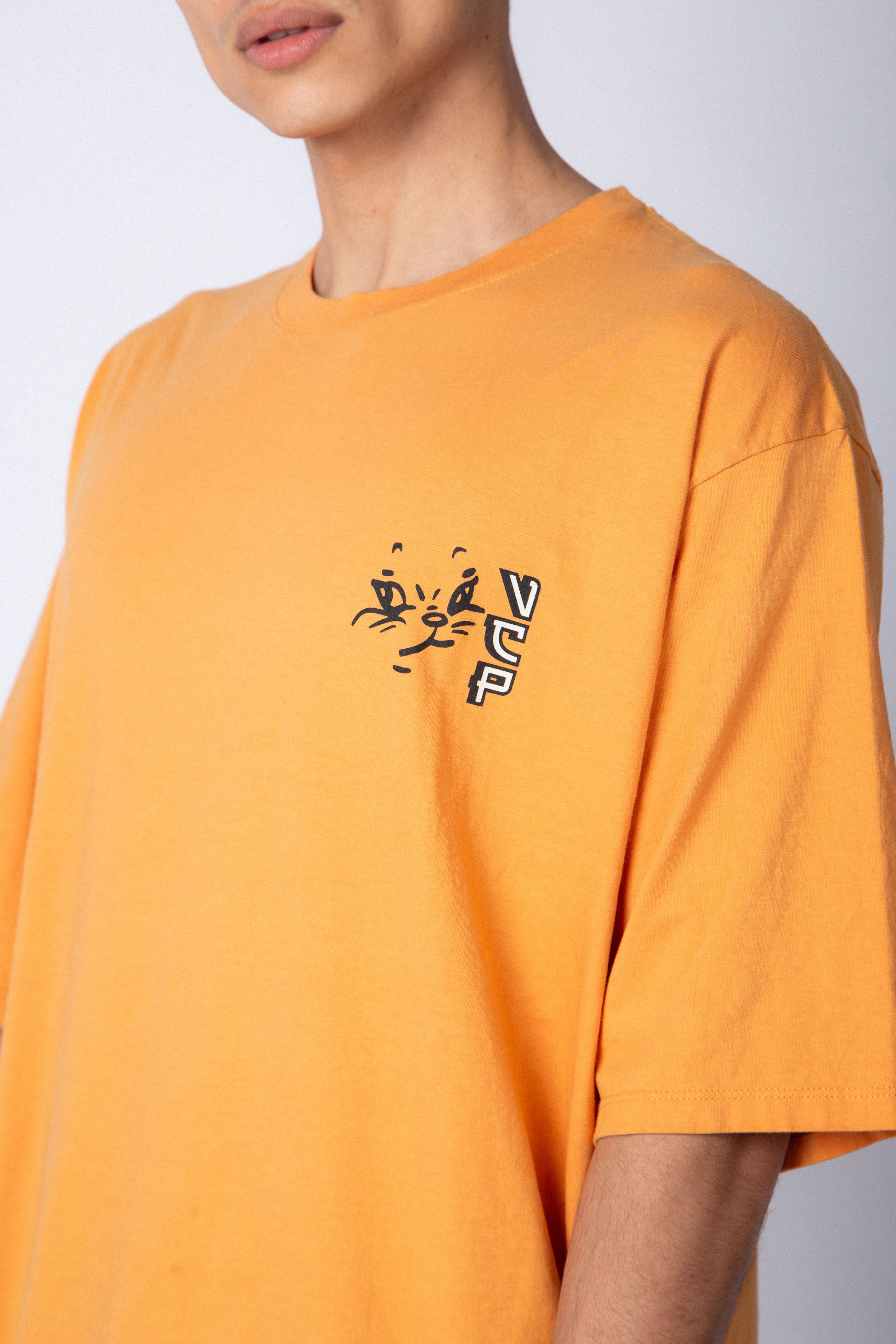 Remera Over Taz Conejo Naranja