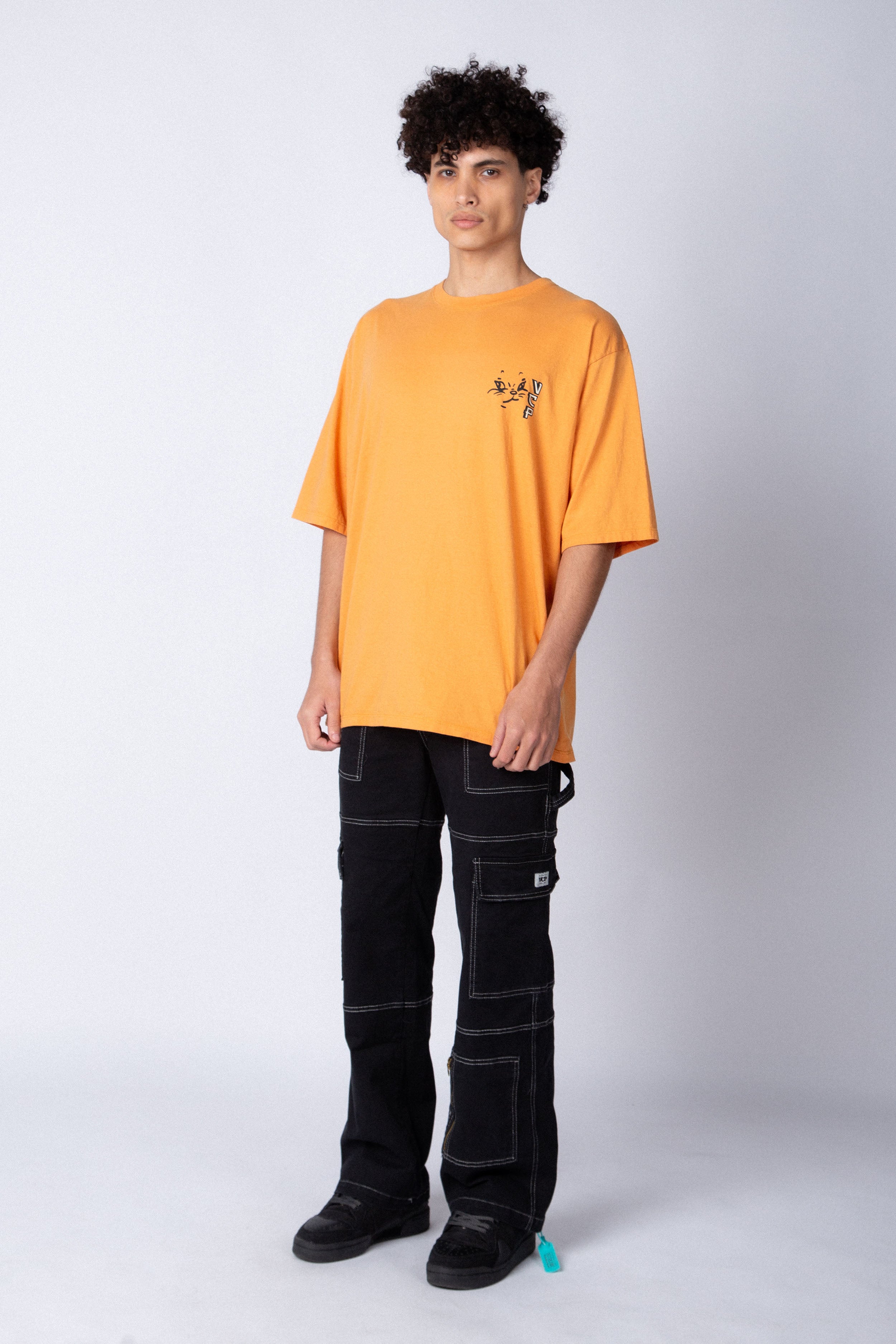 Remera Over Taz Conejo Naranja