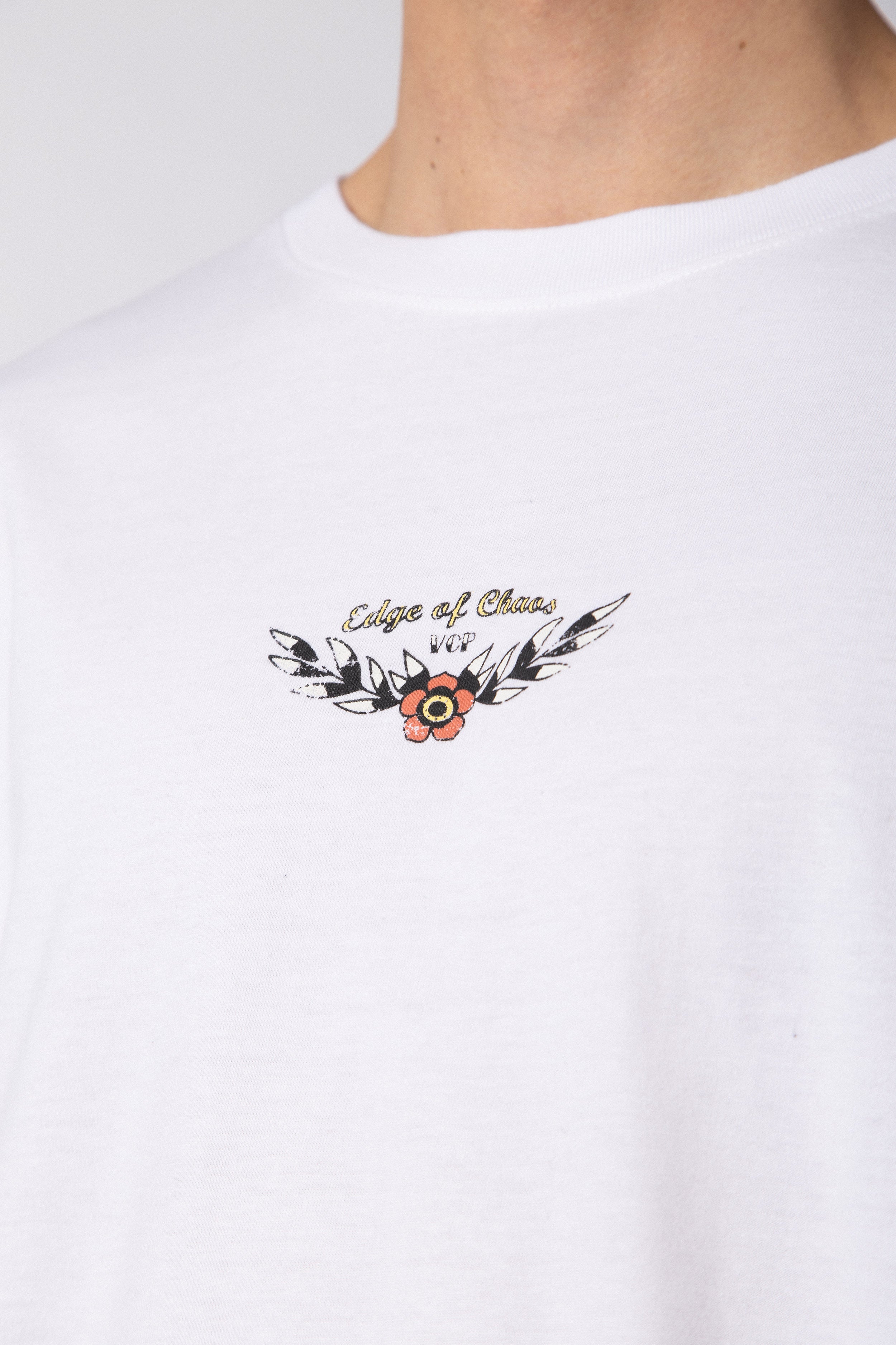 Remera Over Taz Chaos Blanca