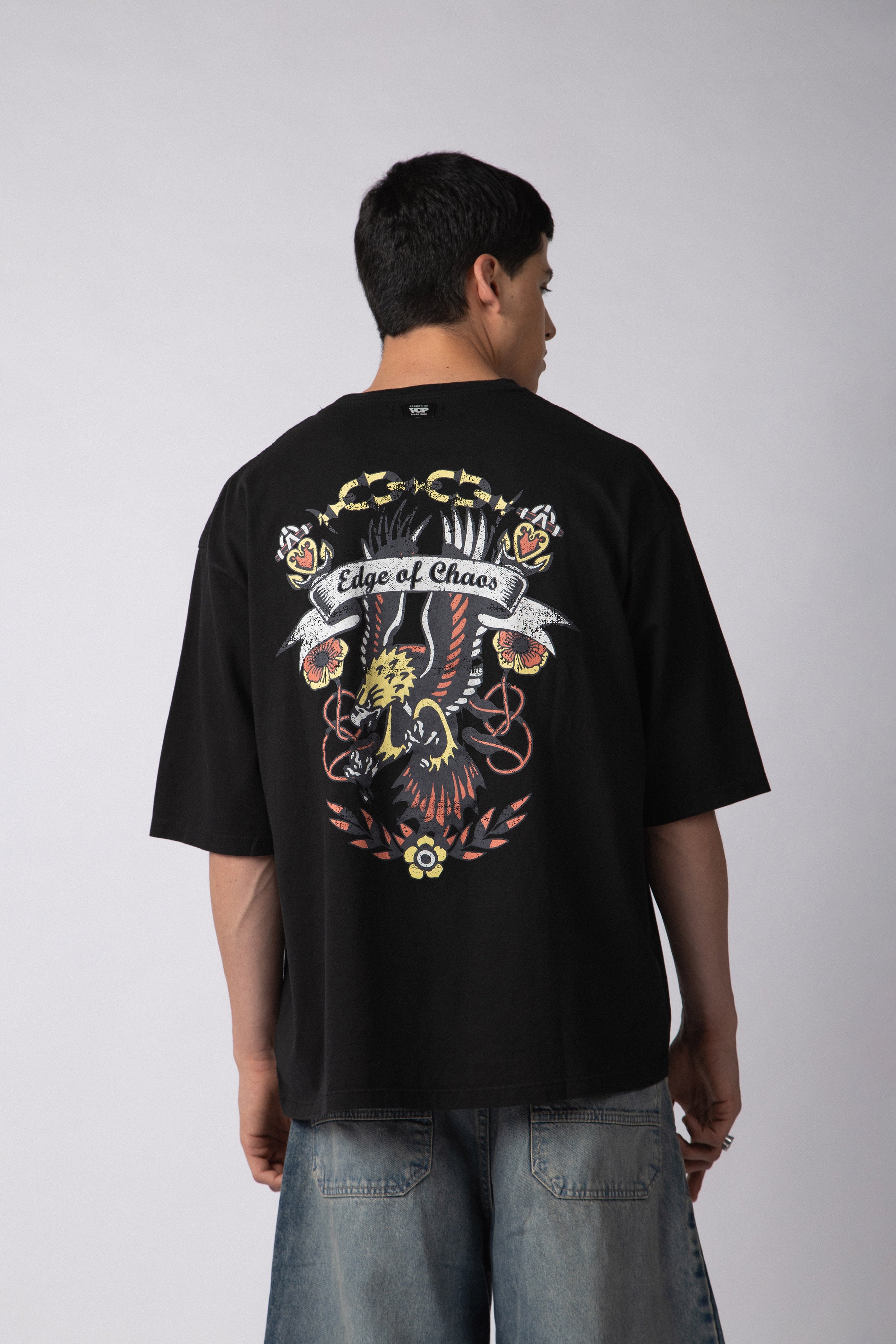 Remera Over Taz Chaos Negra