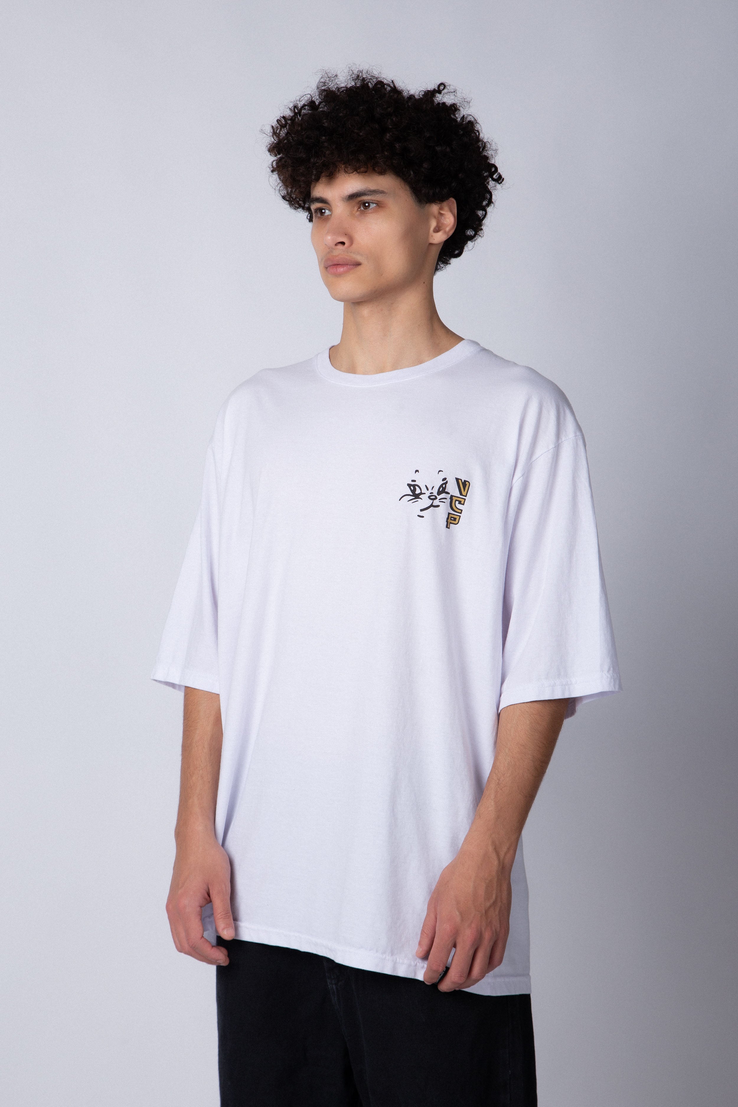 Remera Over Taz Conejo Blanca