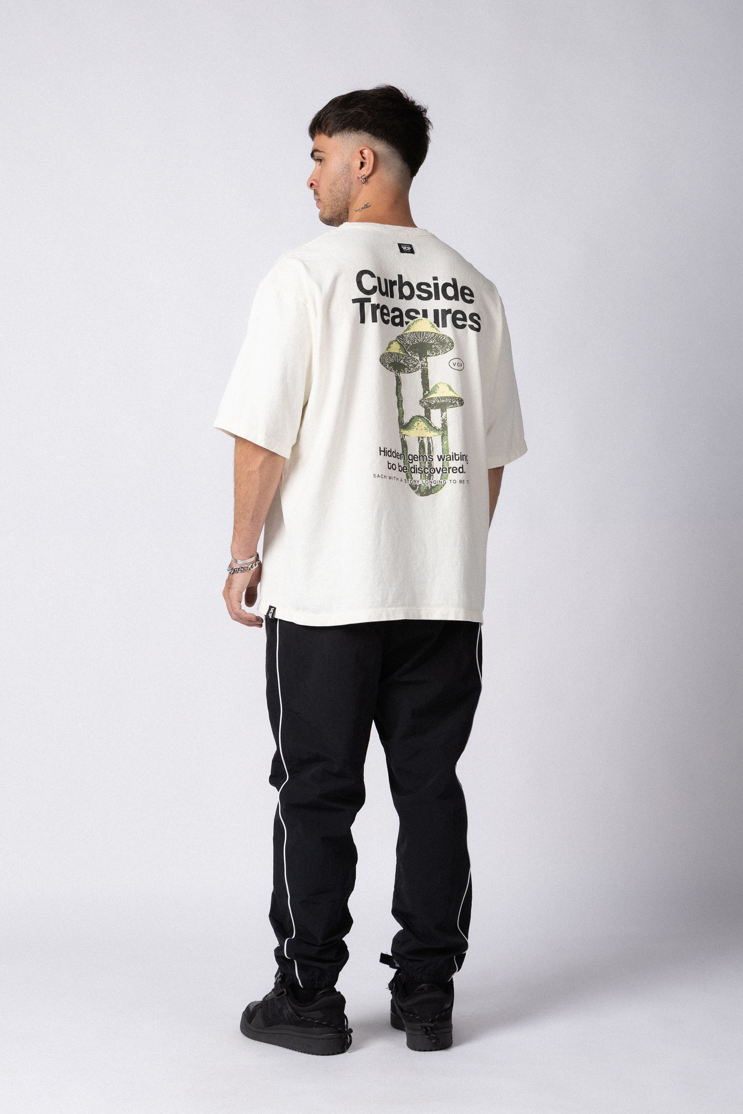 Remera Over Rhy Curbi Crudo
