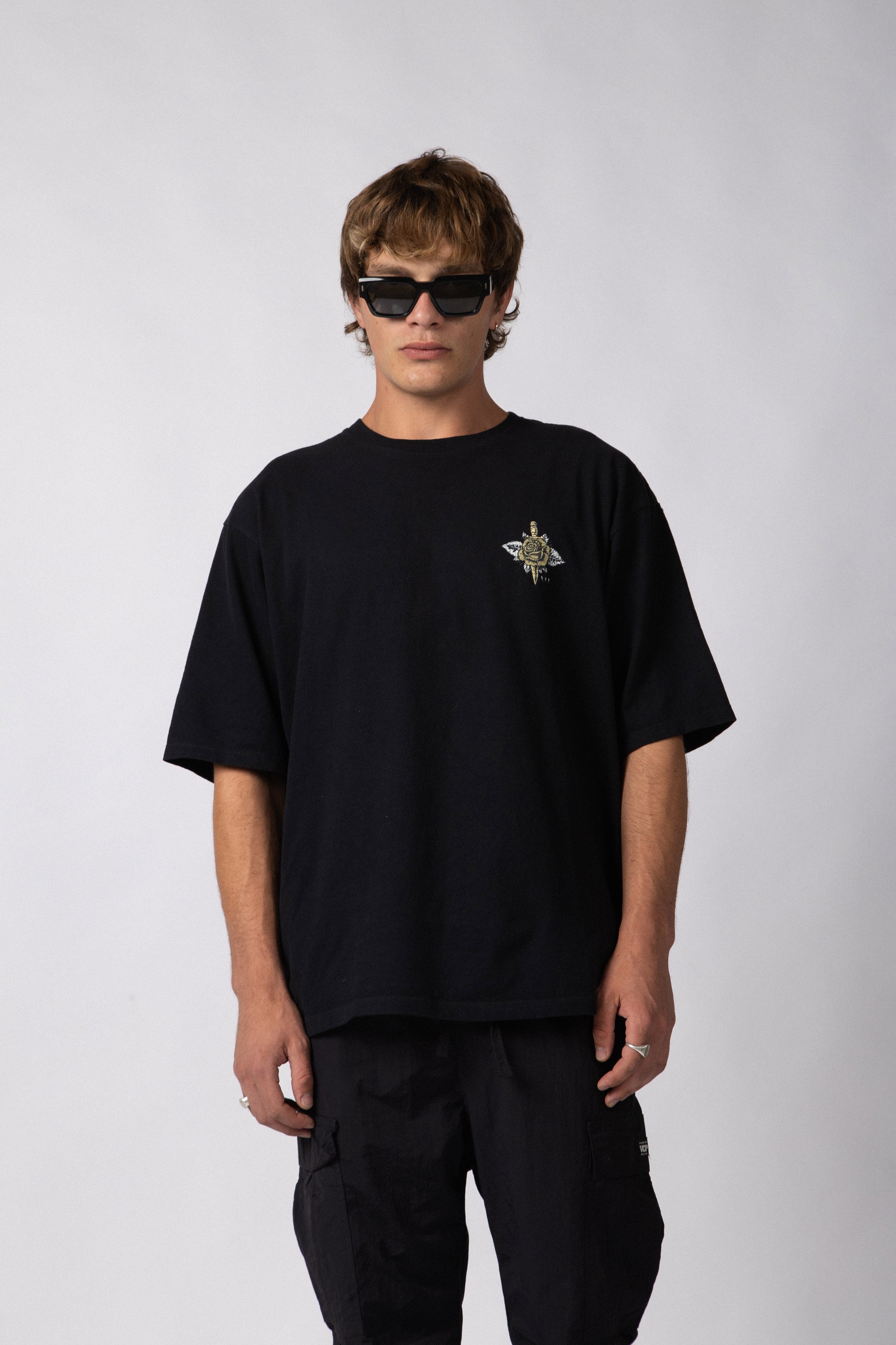 Remera Over Rhy Dead Negra