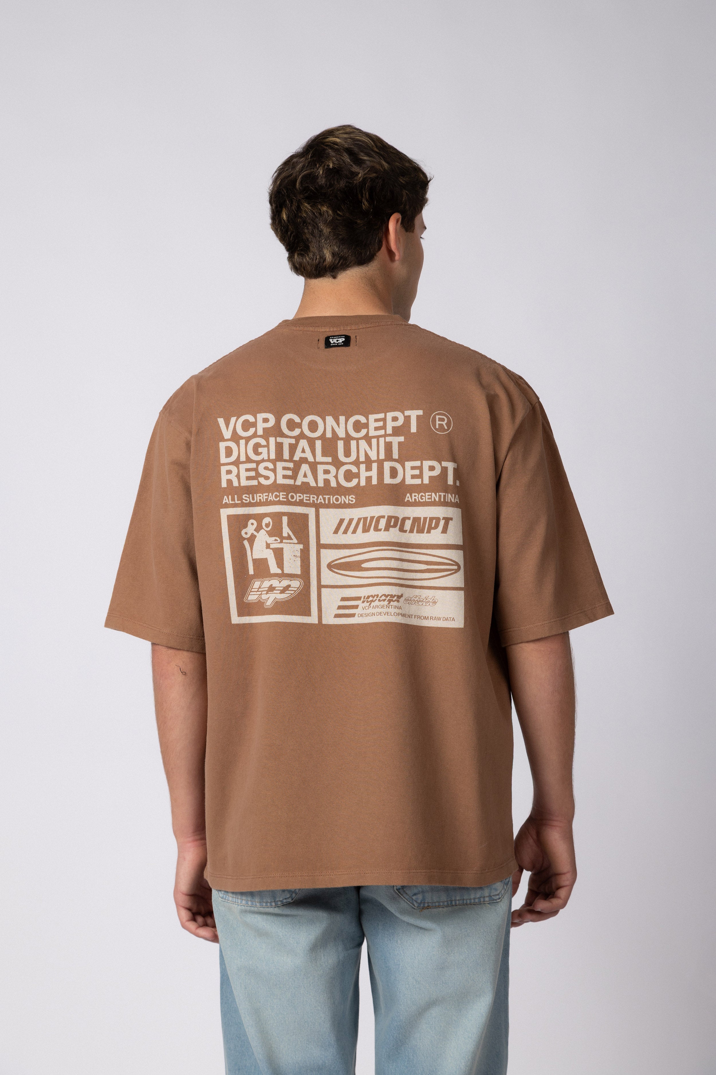 Remera Over Rhy Digital Moka