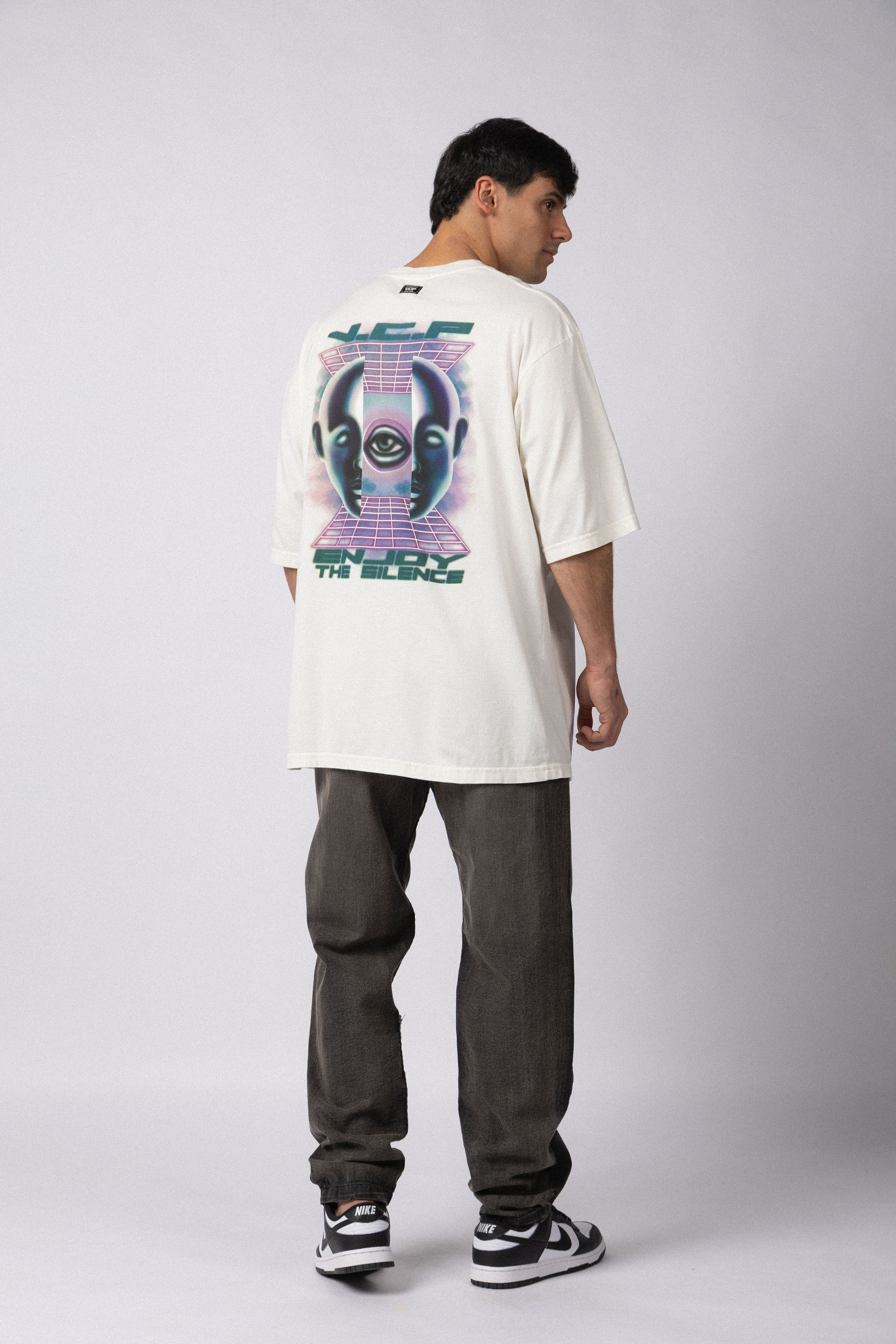 Remera Over Taz Enjoy Crudo