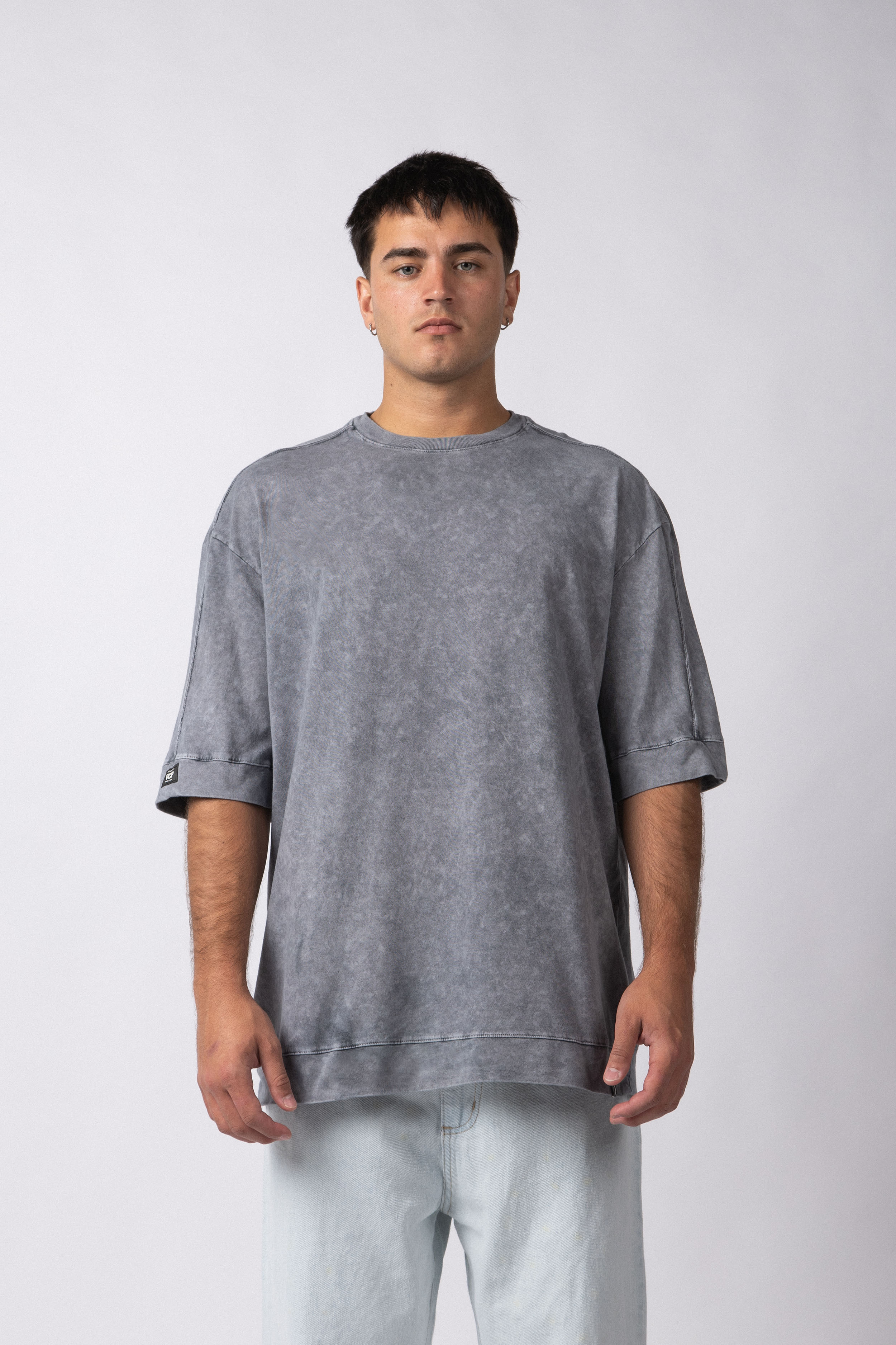 Remera Over Vorn Gris
