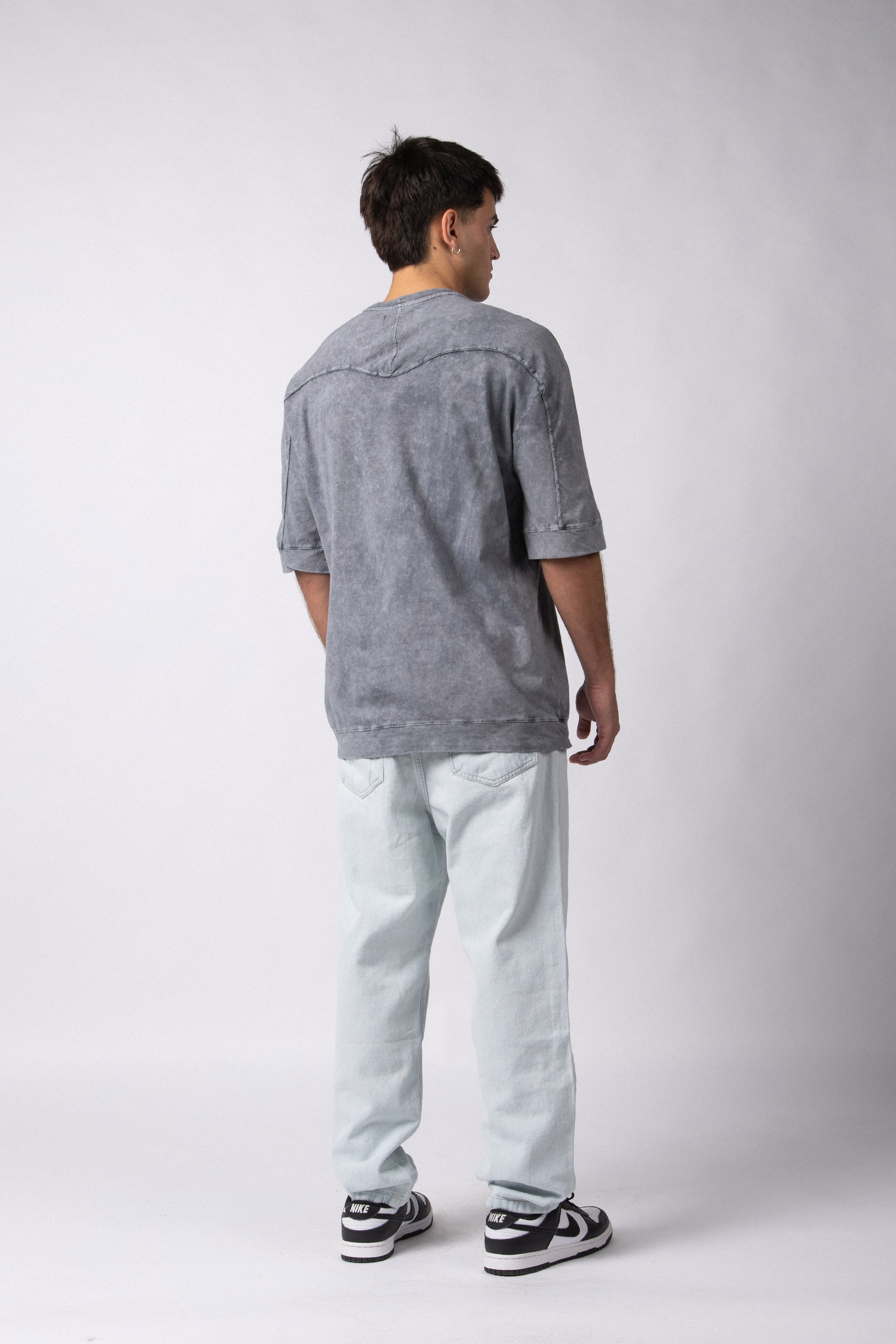 Remera Over Vorn Gris