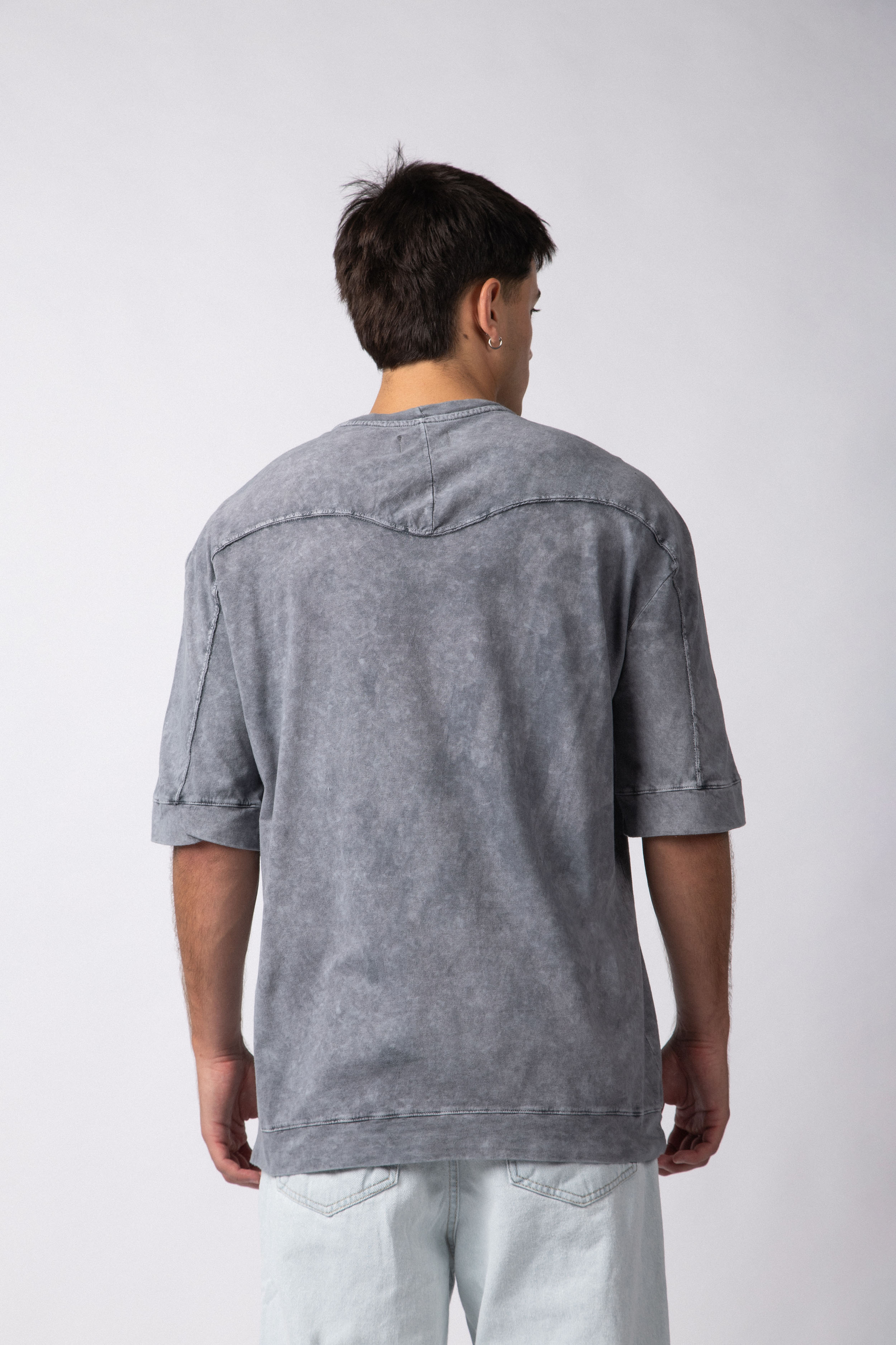 Remera Over Vorn Gris