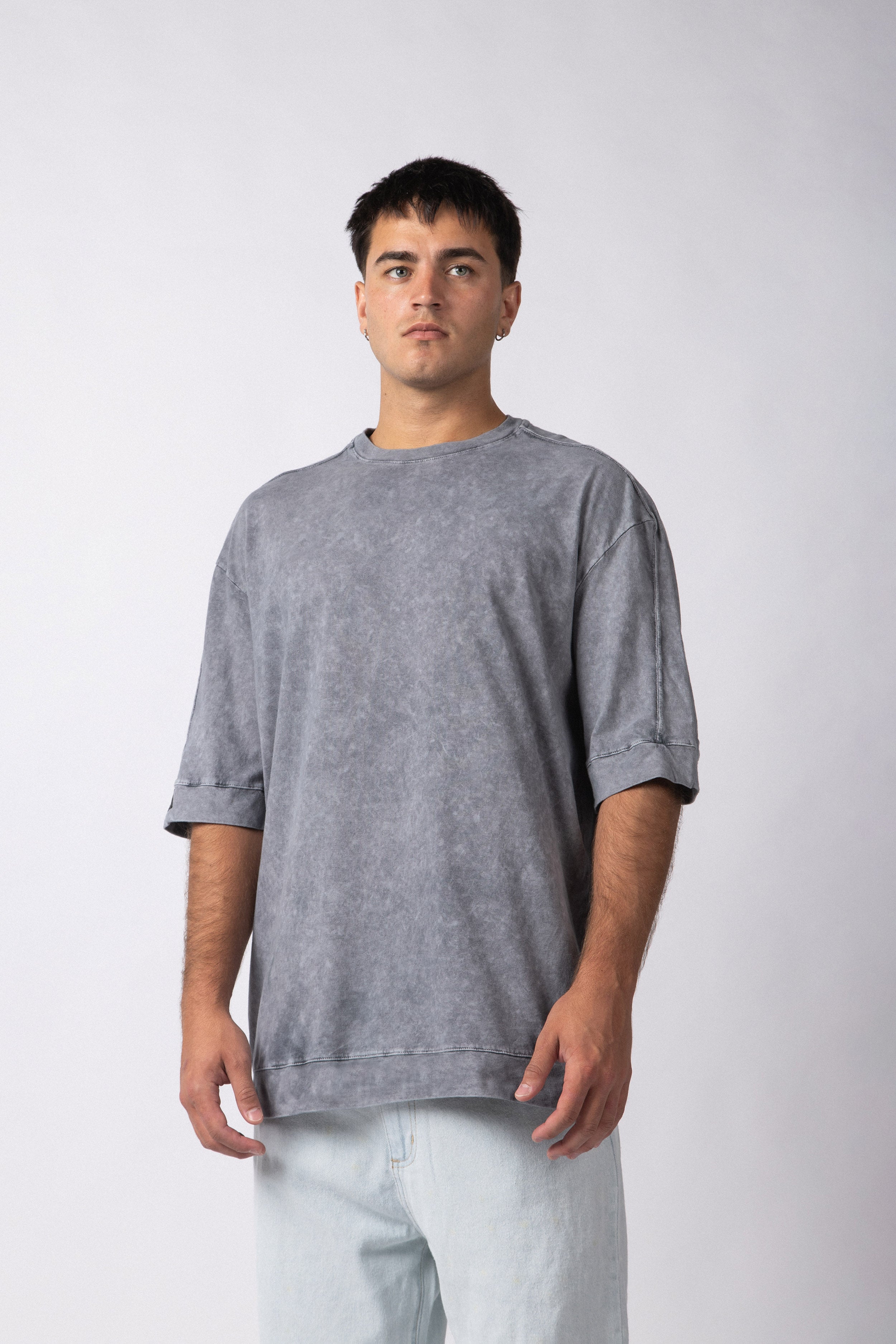 Remera Over Vorn Gris
