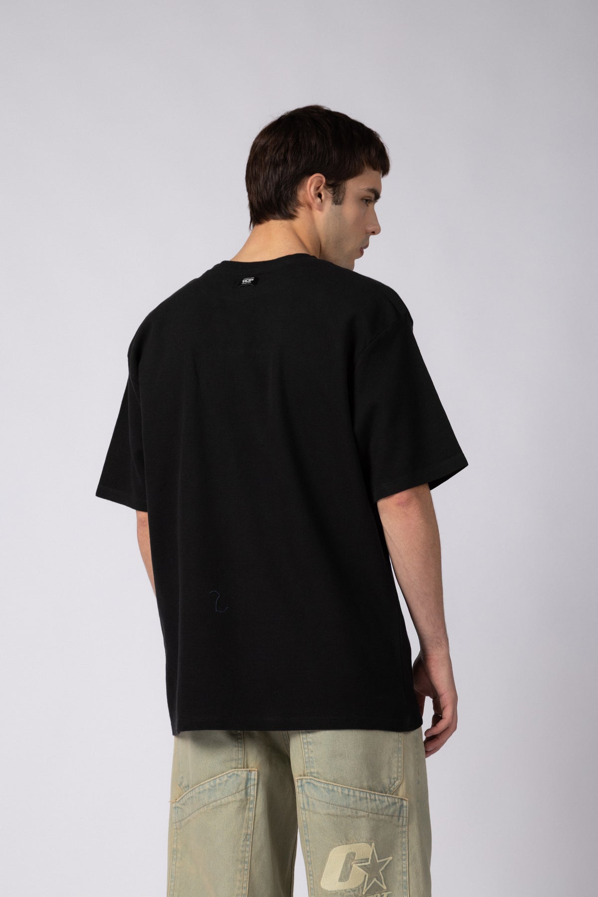 Remera Over Hana Harmo Negra