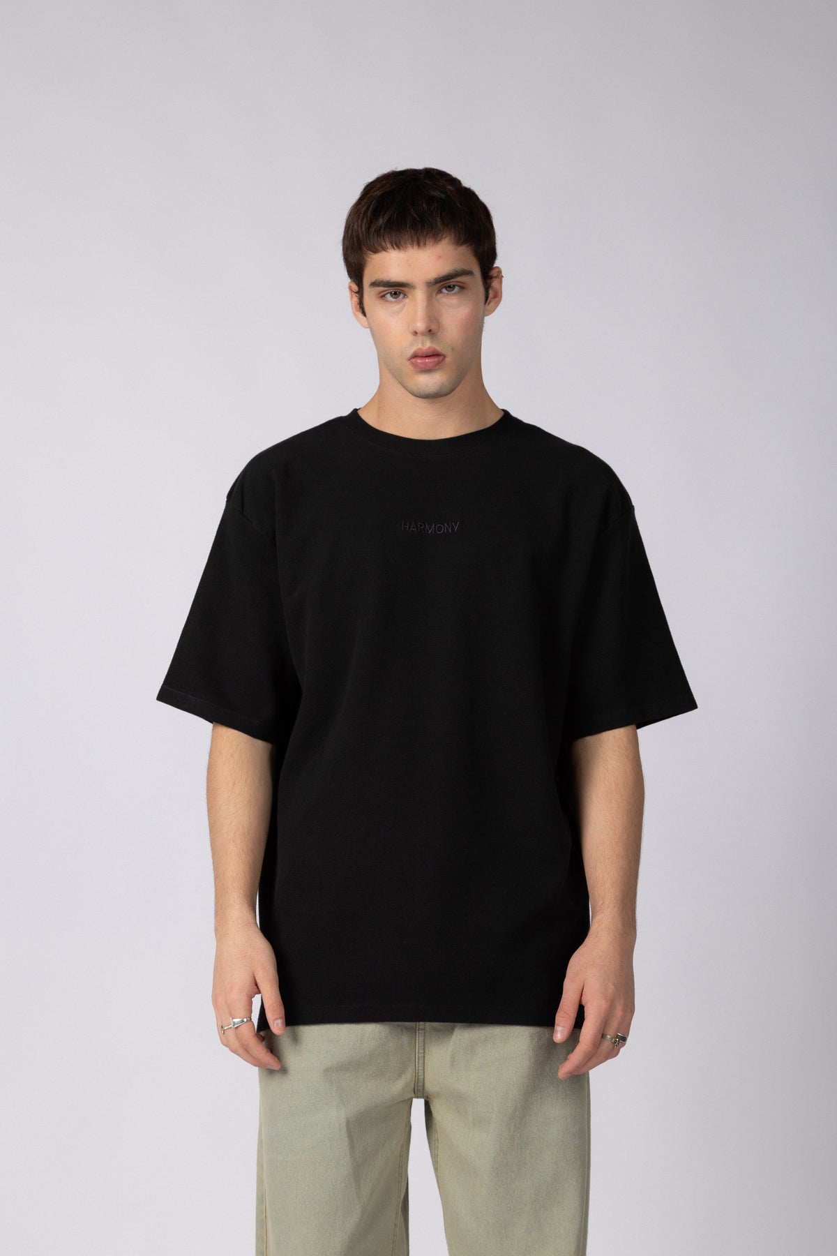 Remera Over Hana Harmo Negra