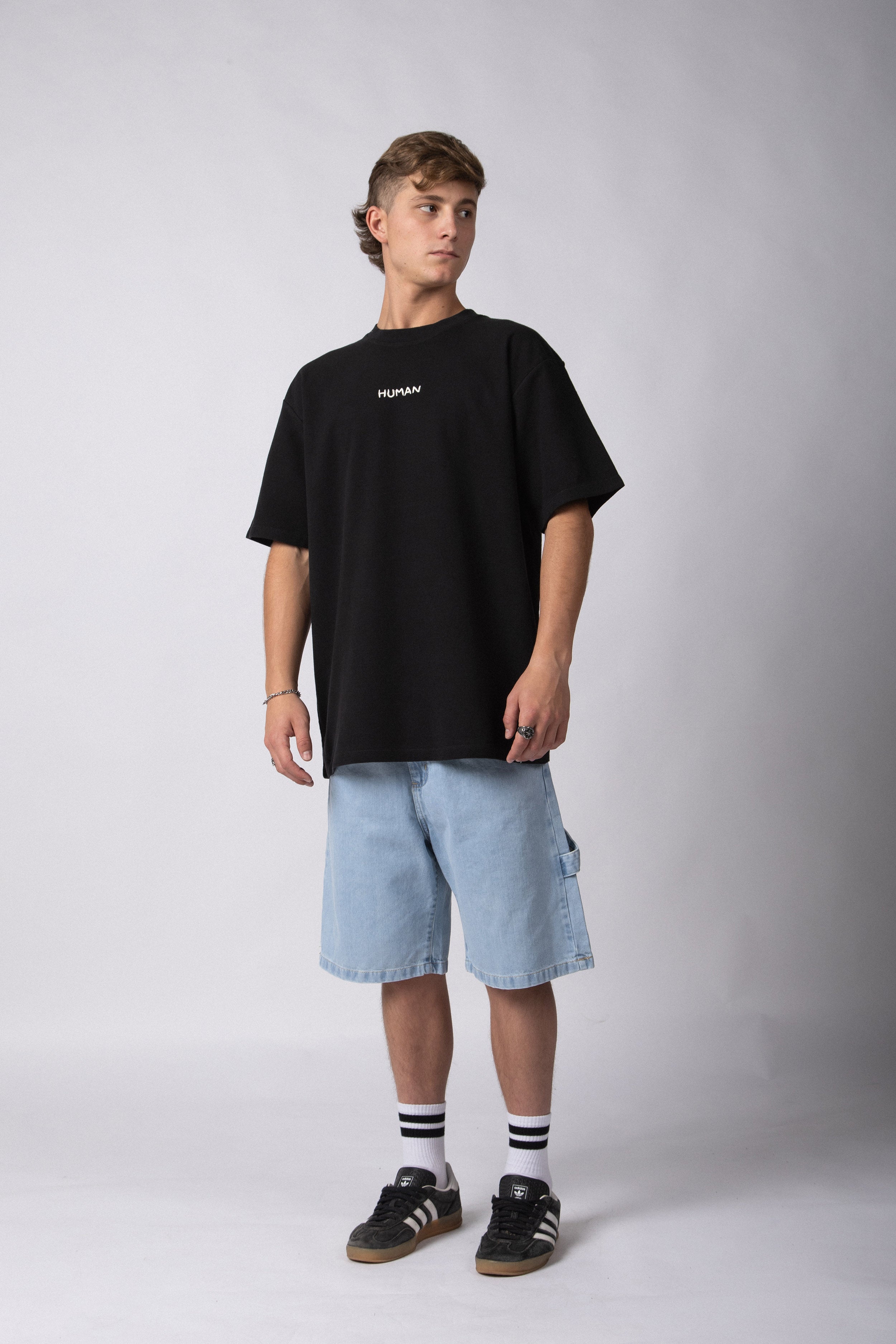 Remera Over Hana Hum Negra