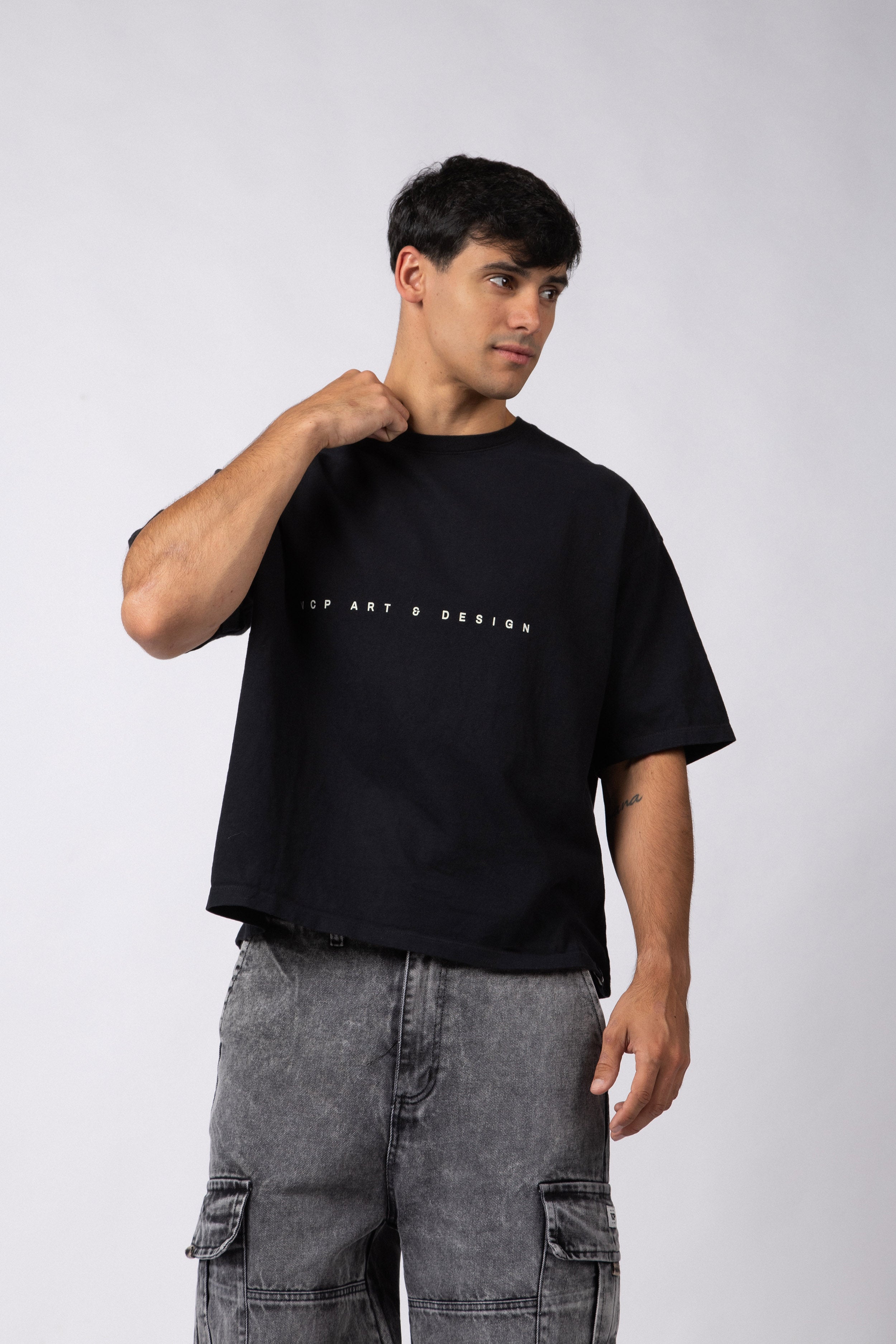Remera Boxy Invisible Negra