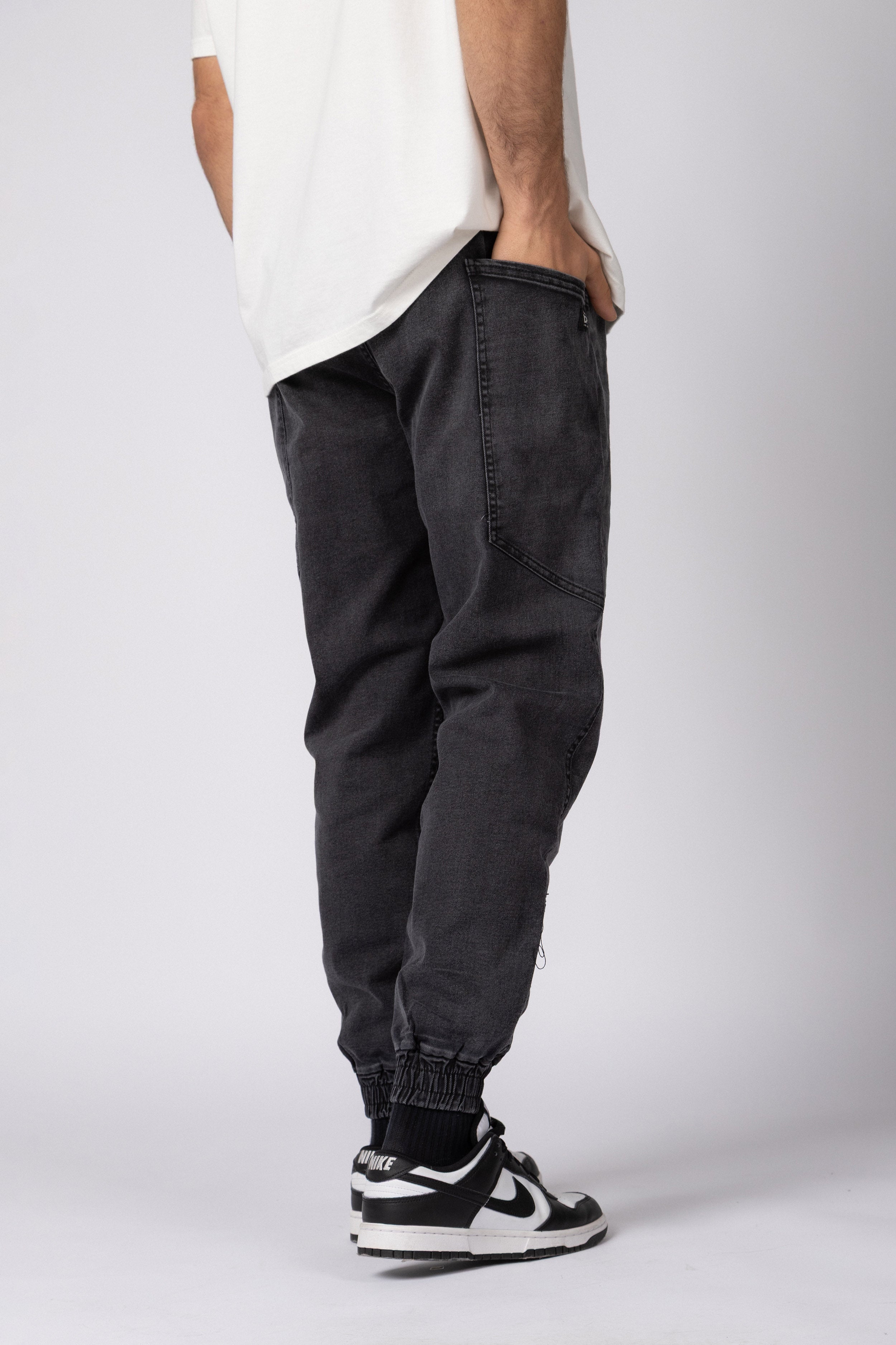 Jogjean Over Marcus Negro