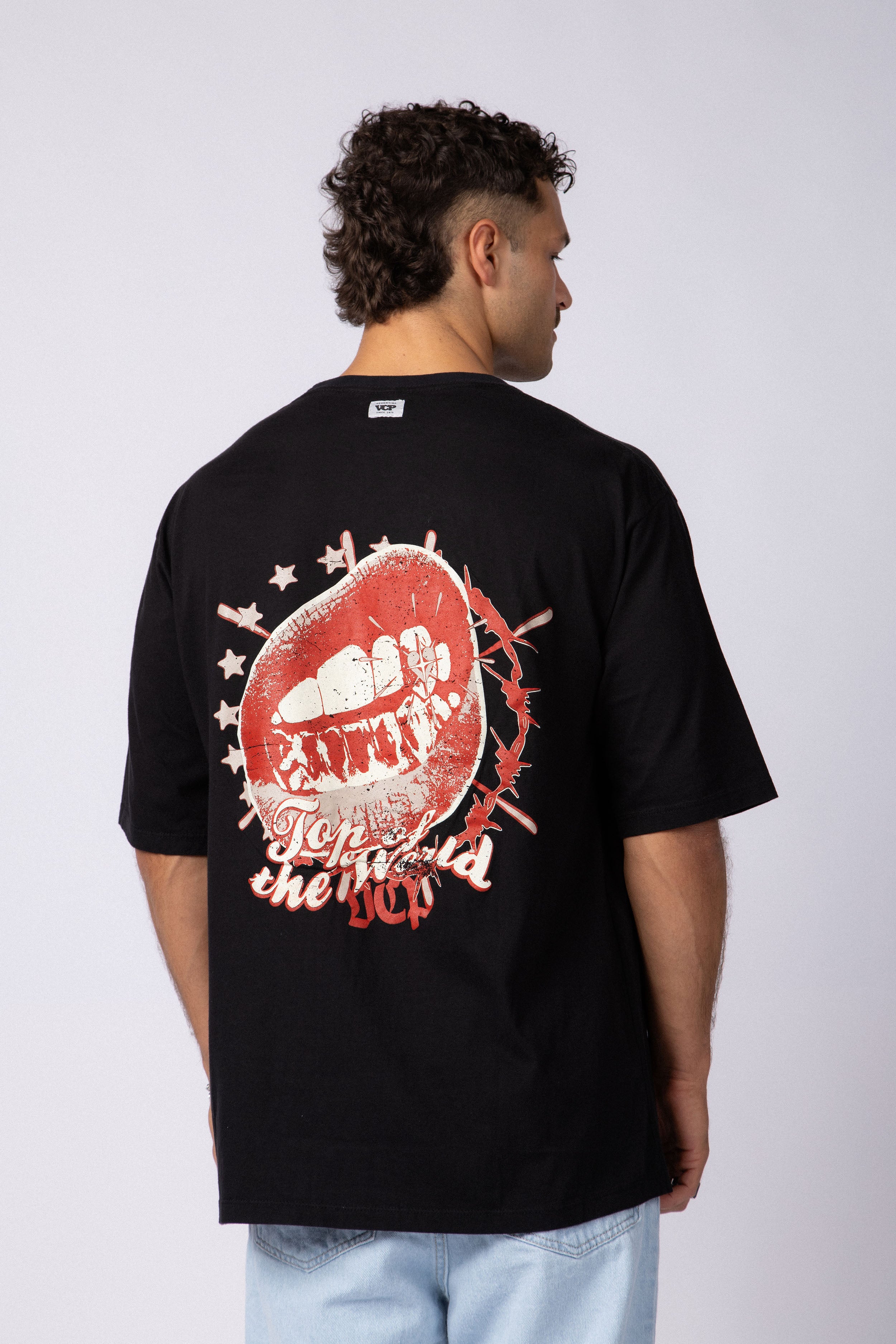 Remera Over Taz Lips Negra