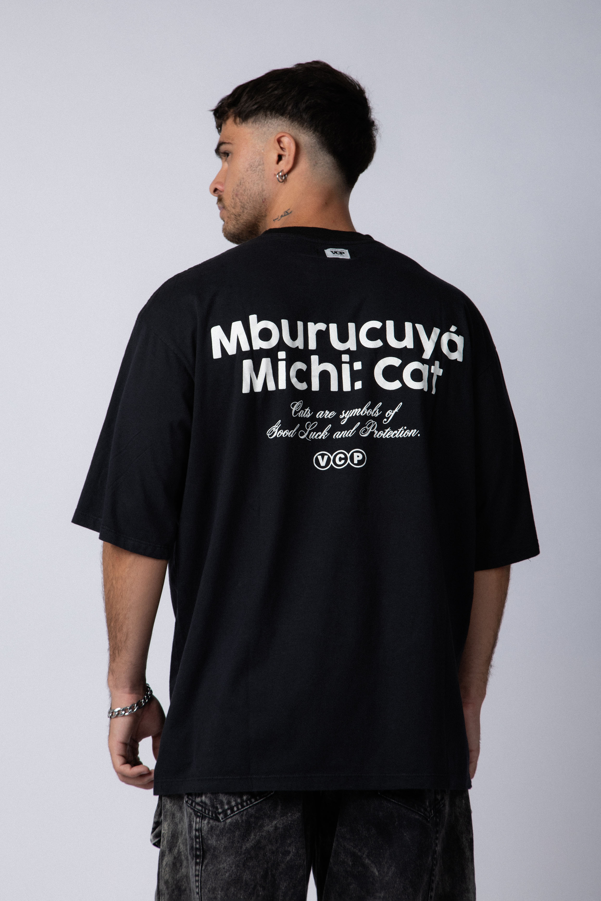 Remera Over Taz Michi Negra