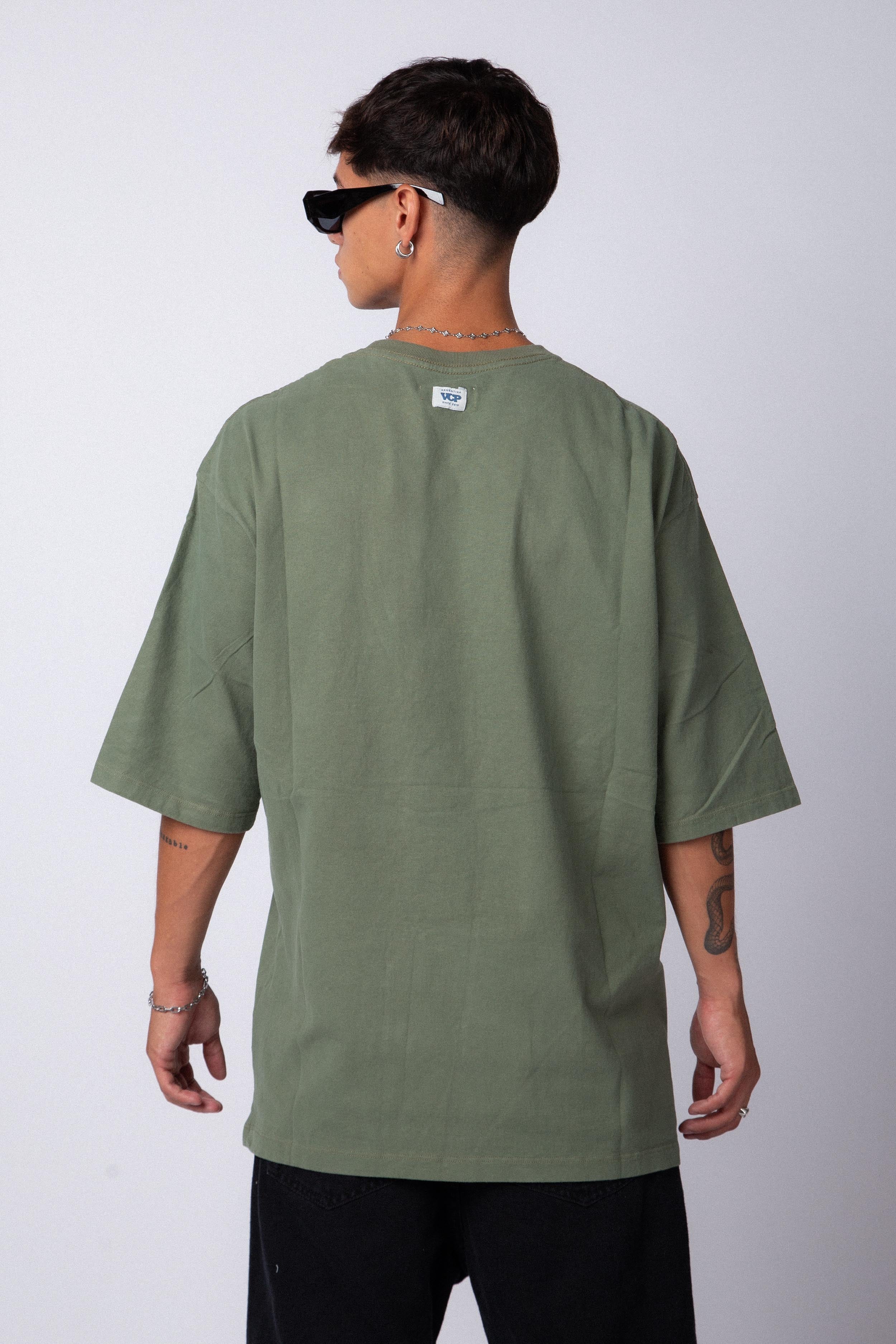 Remera Over Carl Militar