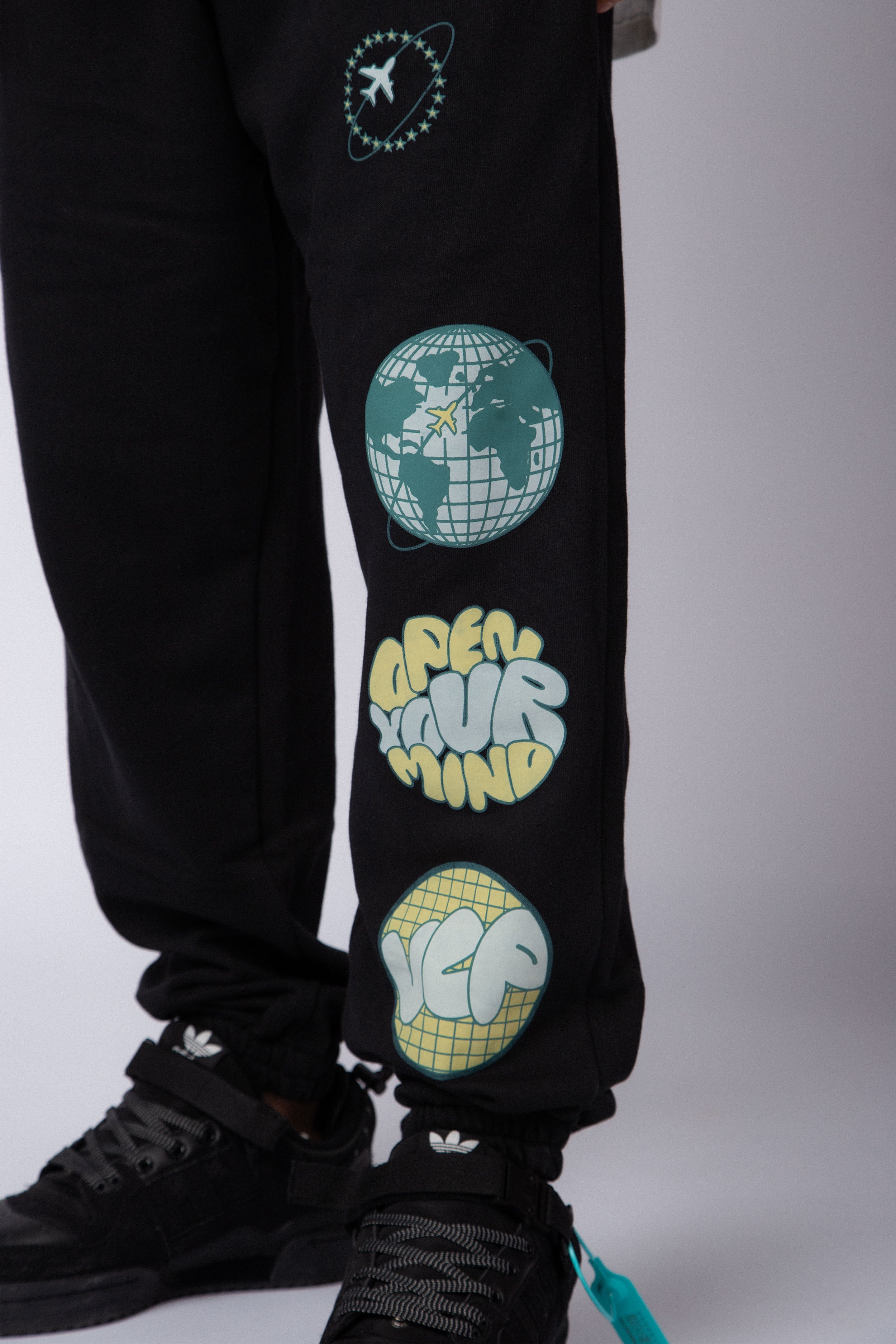 Jogger Over Mundo Negro