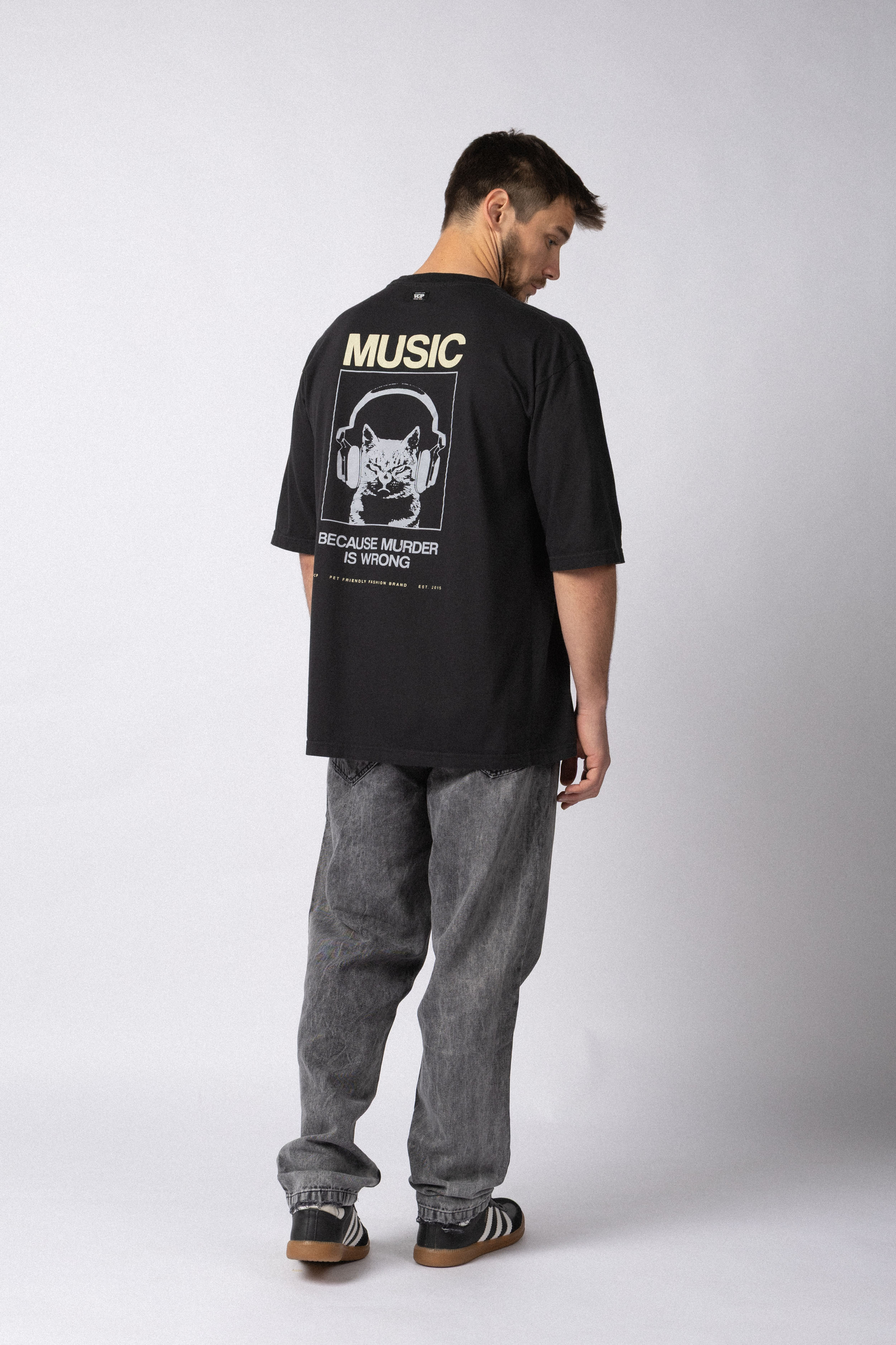 Remera Over Taz Murder Negra
