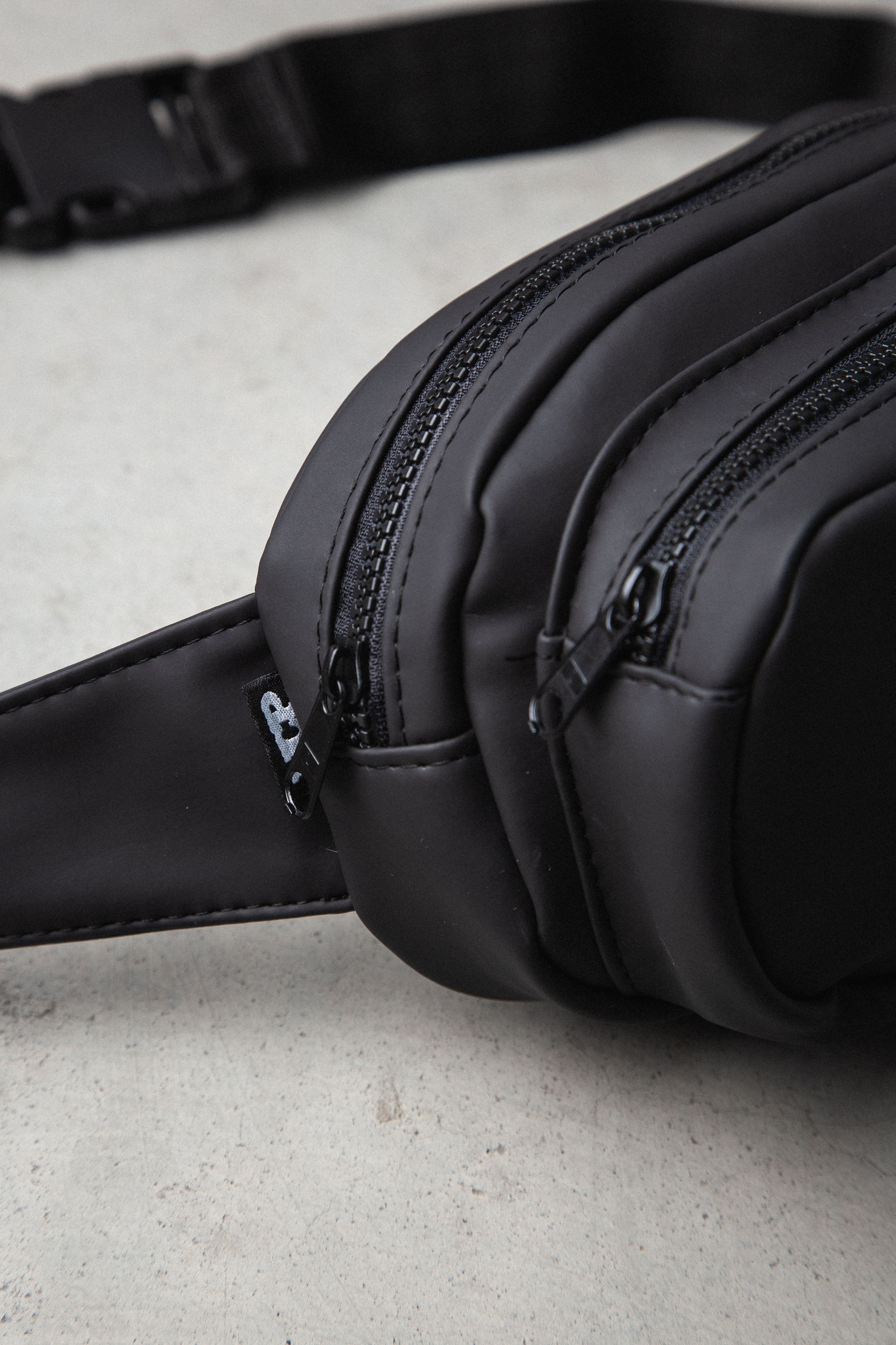 Riñonera Navajo Goma Negra