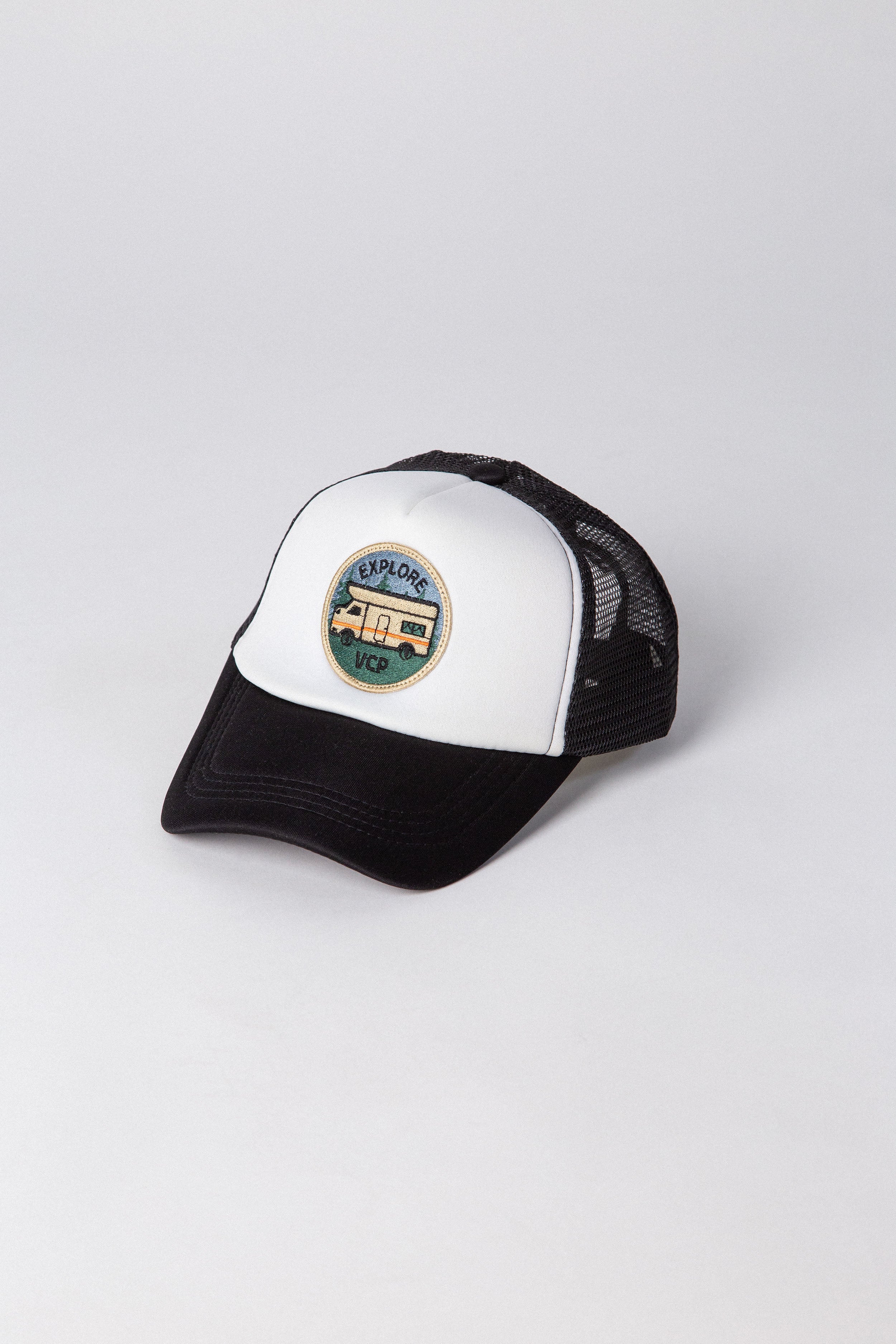 Gorra Trucker Negra Explore