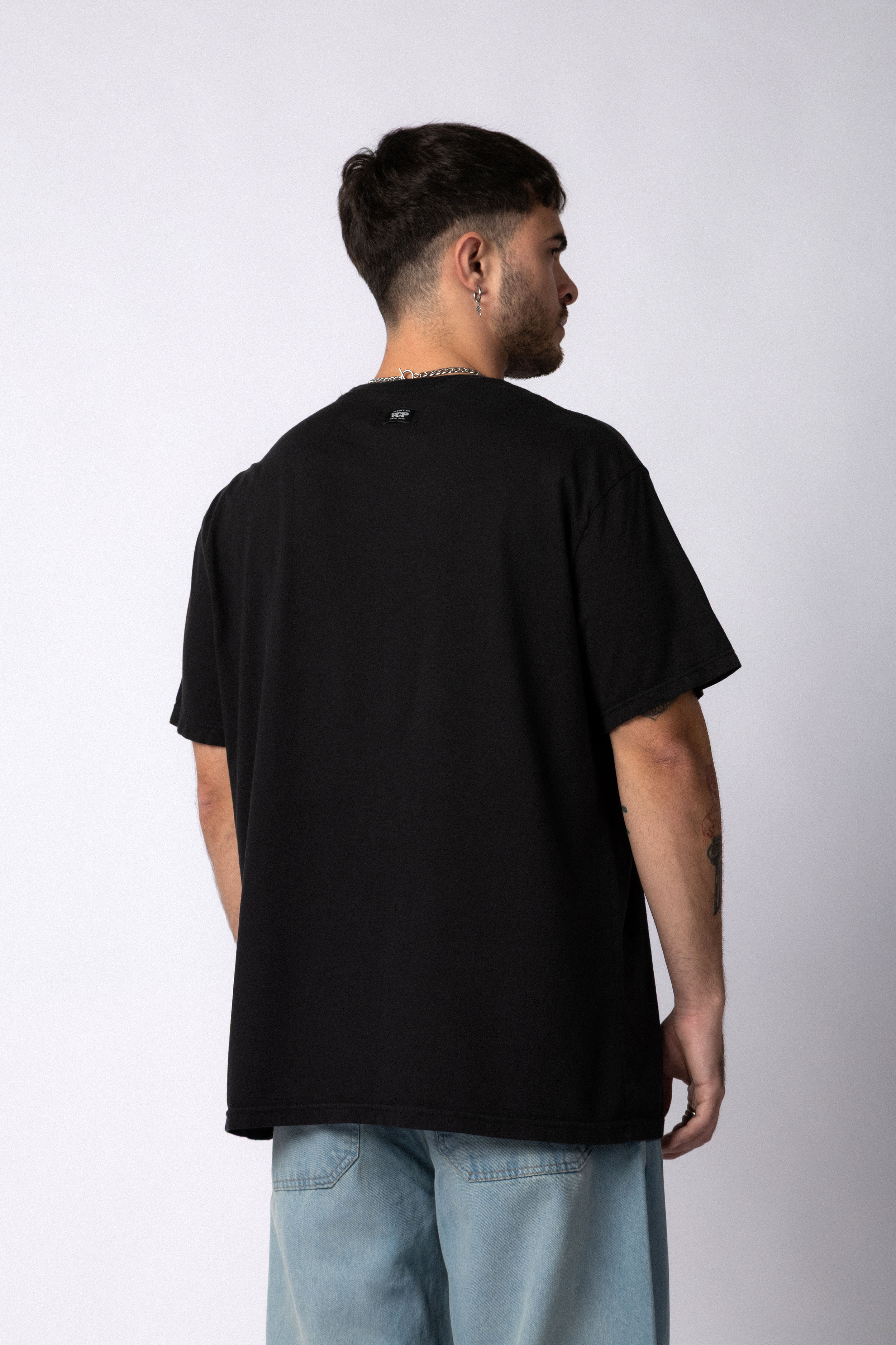 Remera Regular Negra