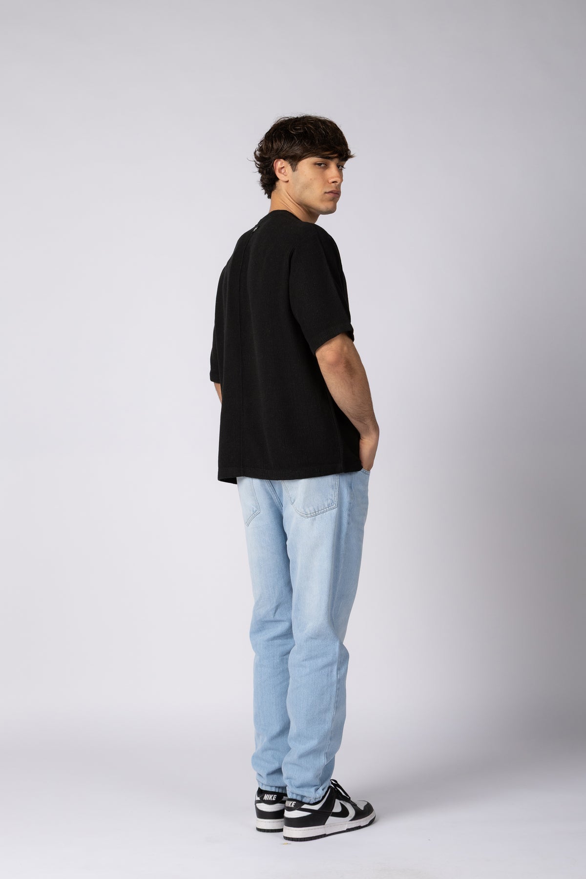 Remera Over Lino Rivo Negra