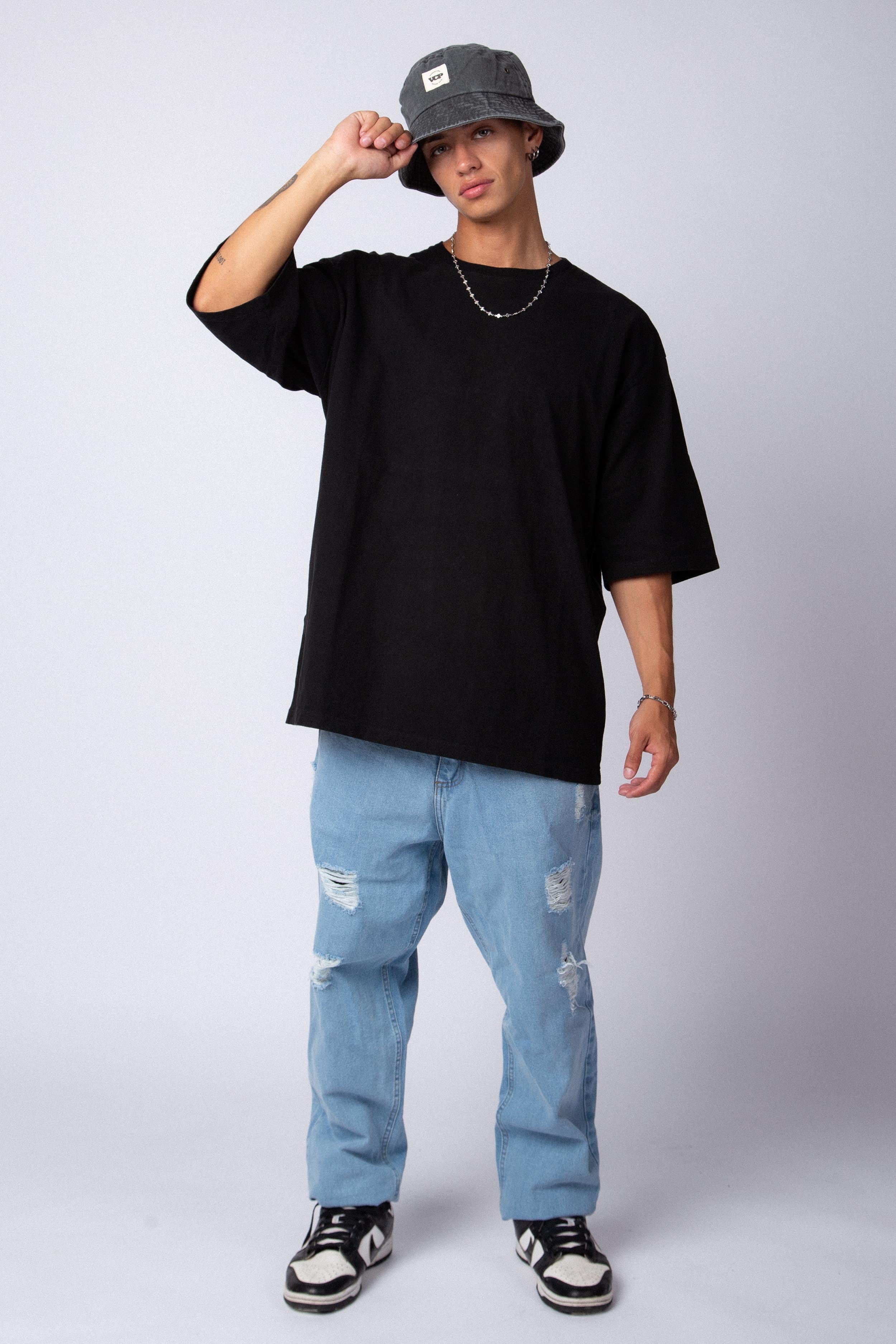 Remera Over Carl Negra