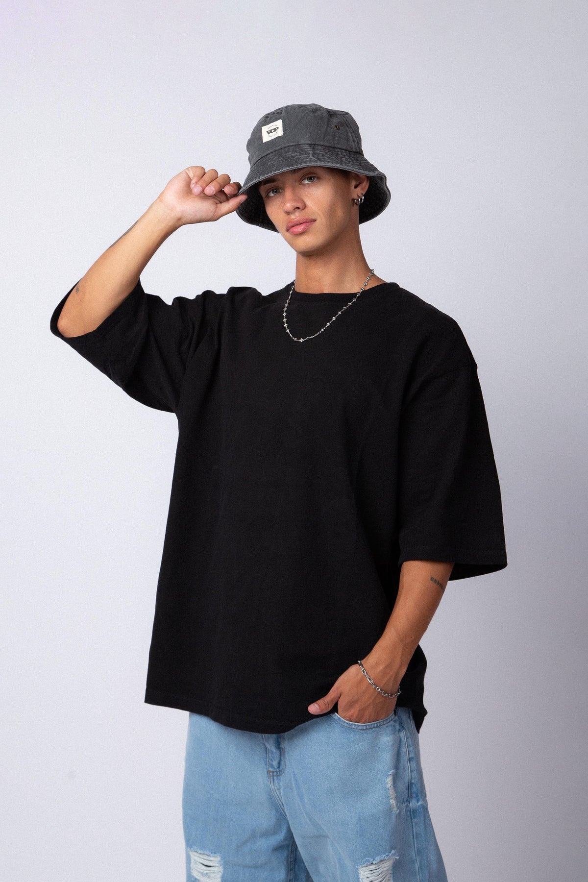 Remera Over Carl Negra