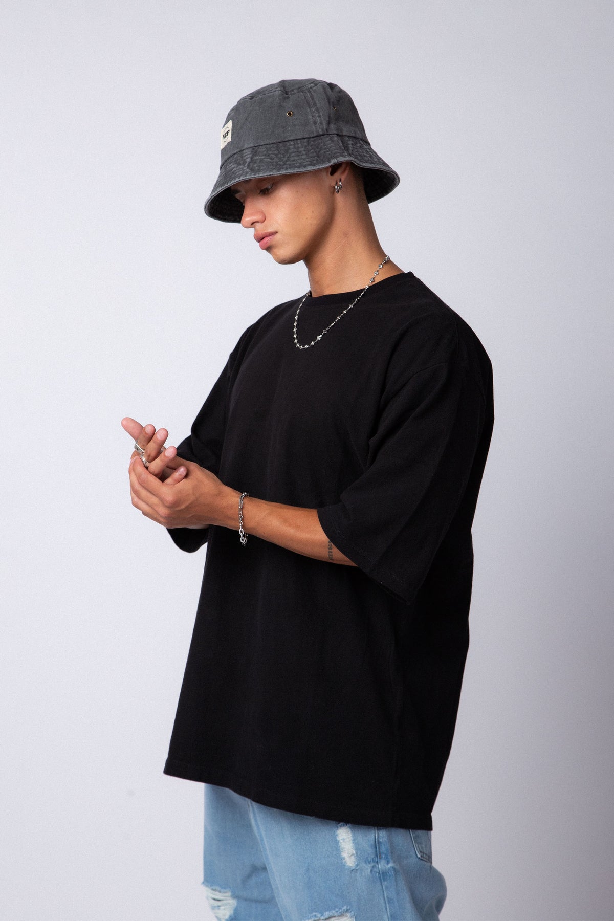 Remera Over Carl Negra