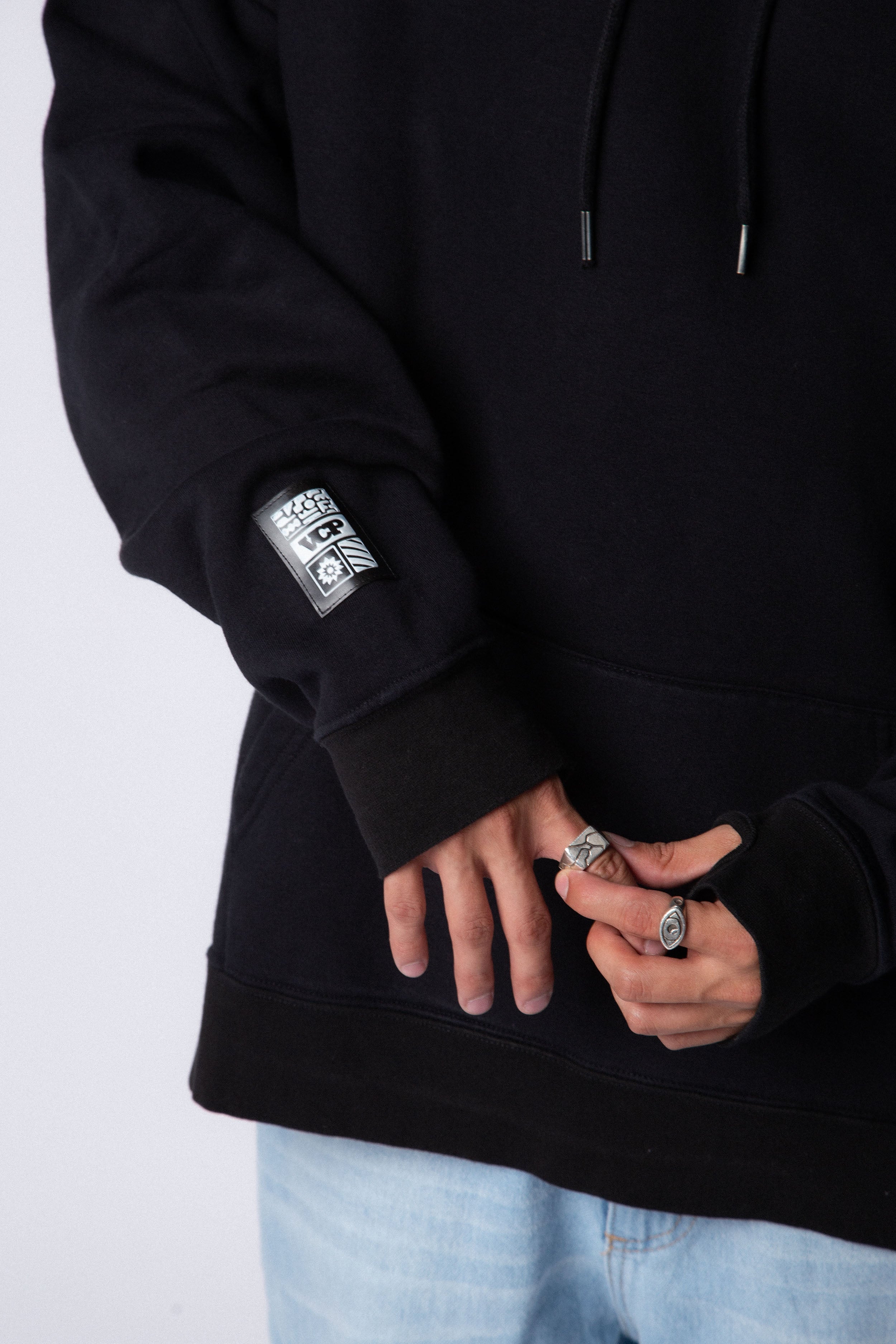 Buzo Canguro Over Regh Negro