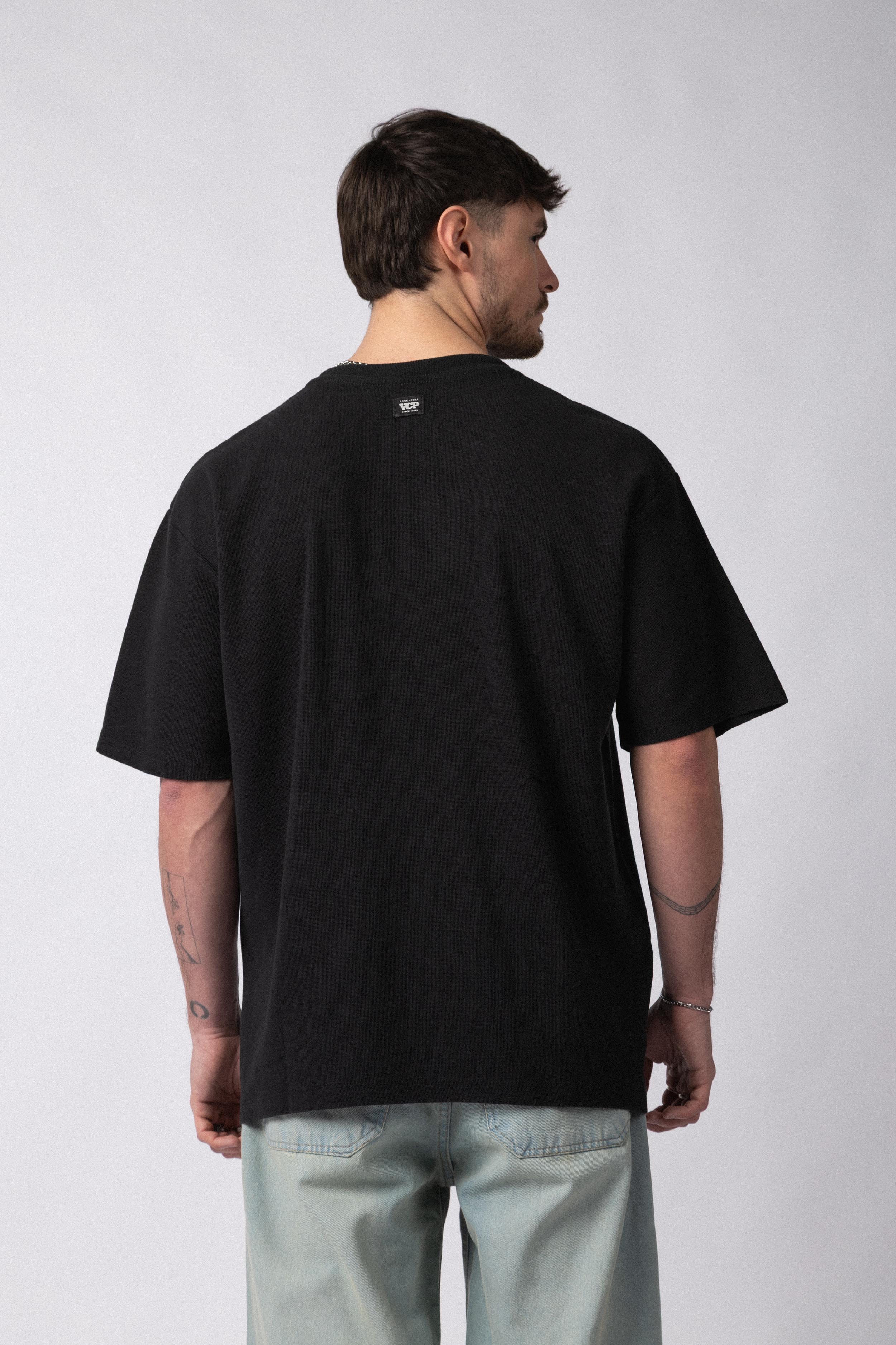 Remera Over Hana Play Negra