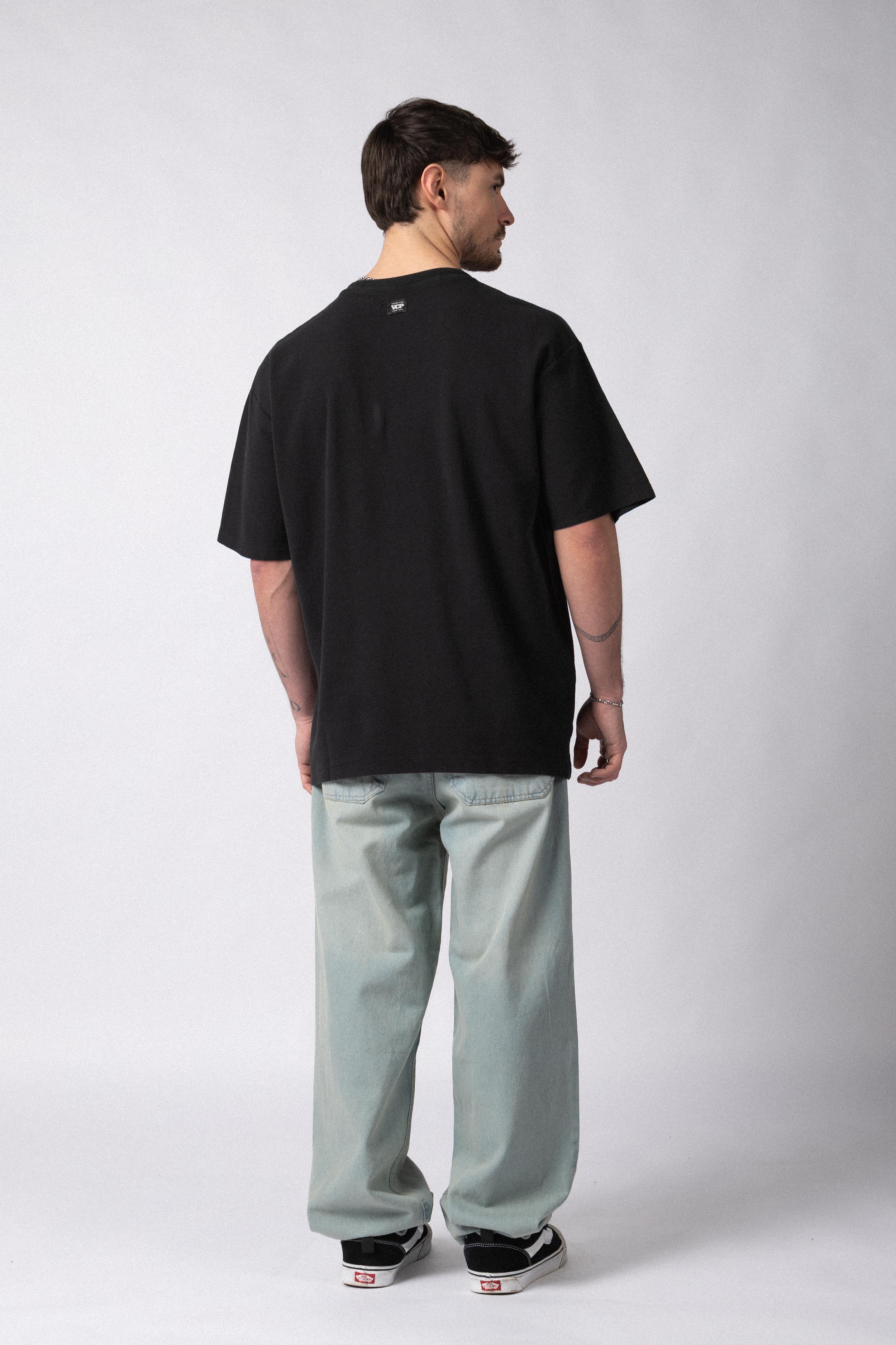 Remera Over Hana Play Negra