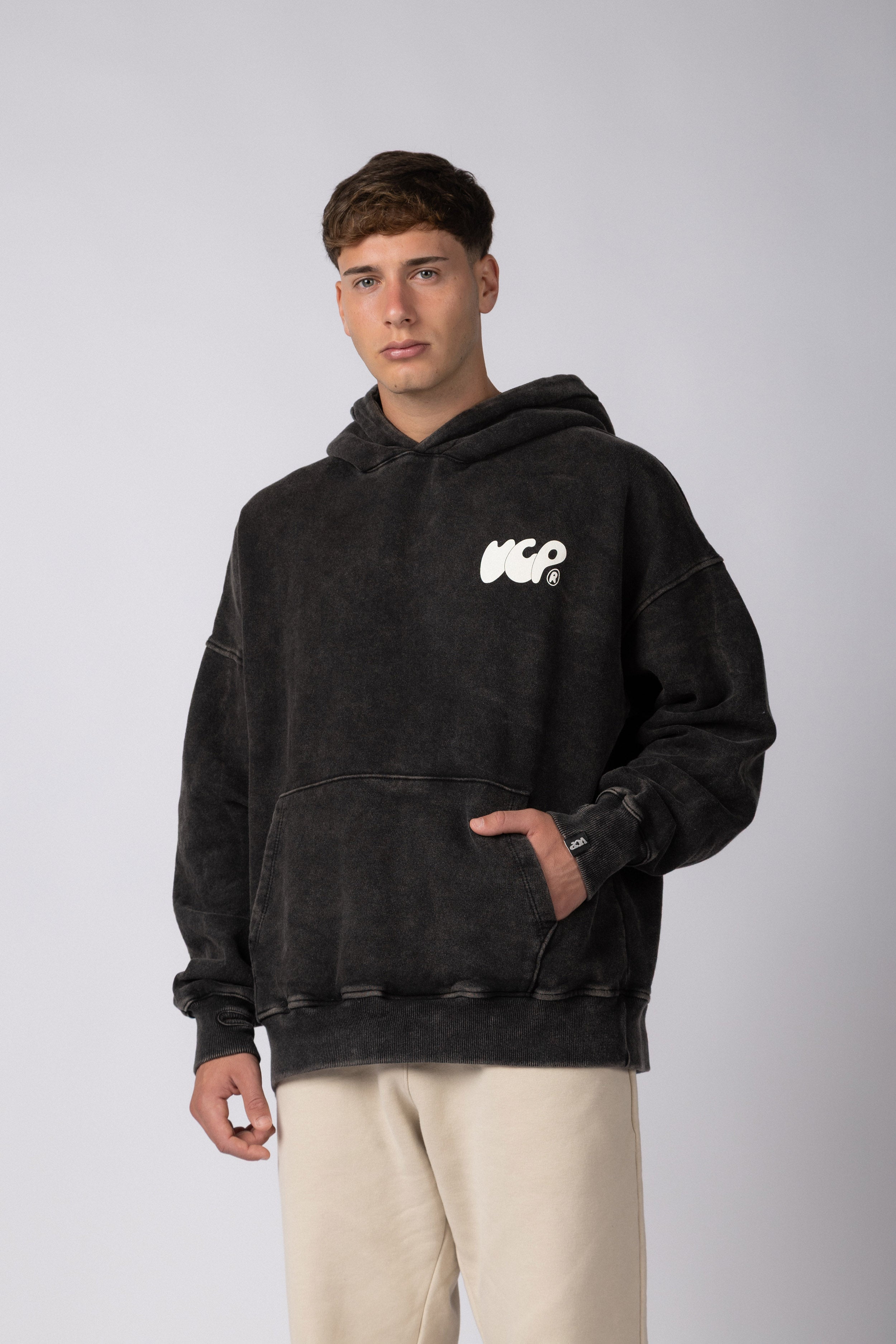 Buzo Canguro Over Jax Puff Negro