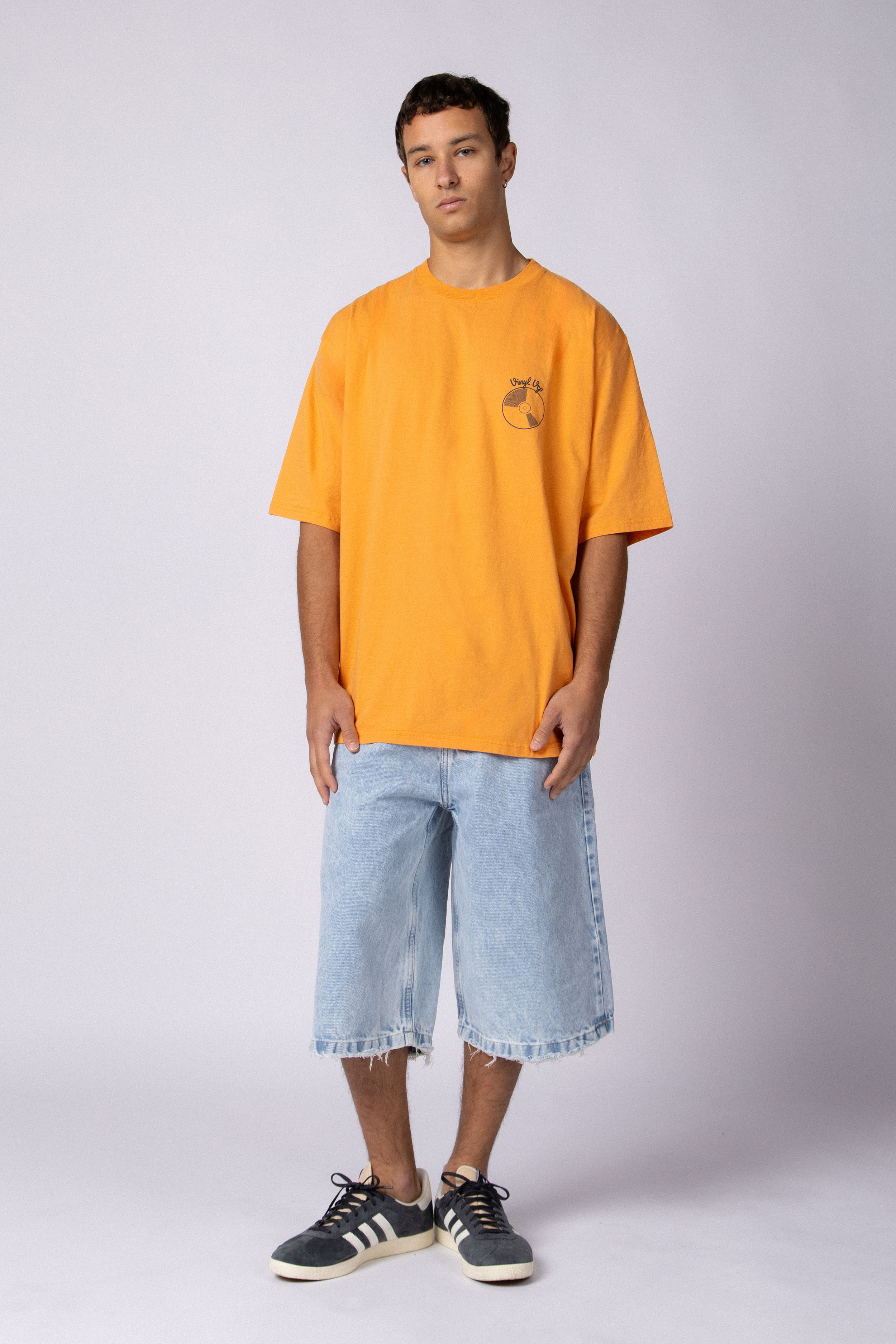 Remera Over Taz Groove Naranja