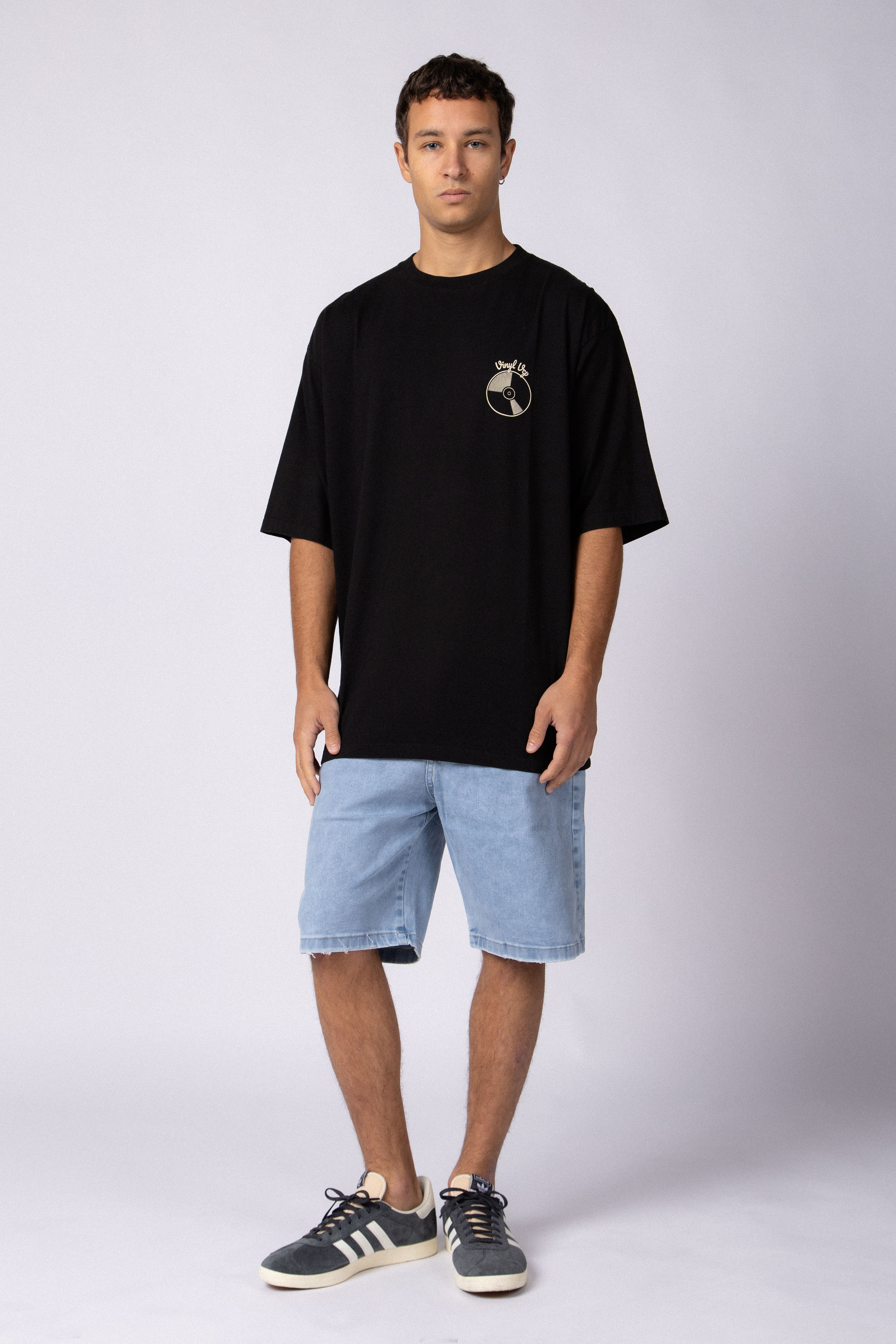 Remera Over Taz Groove Negra