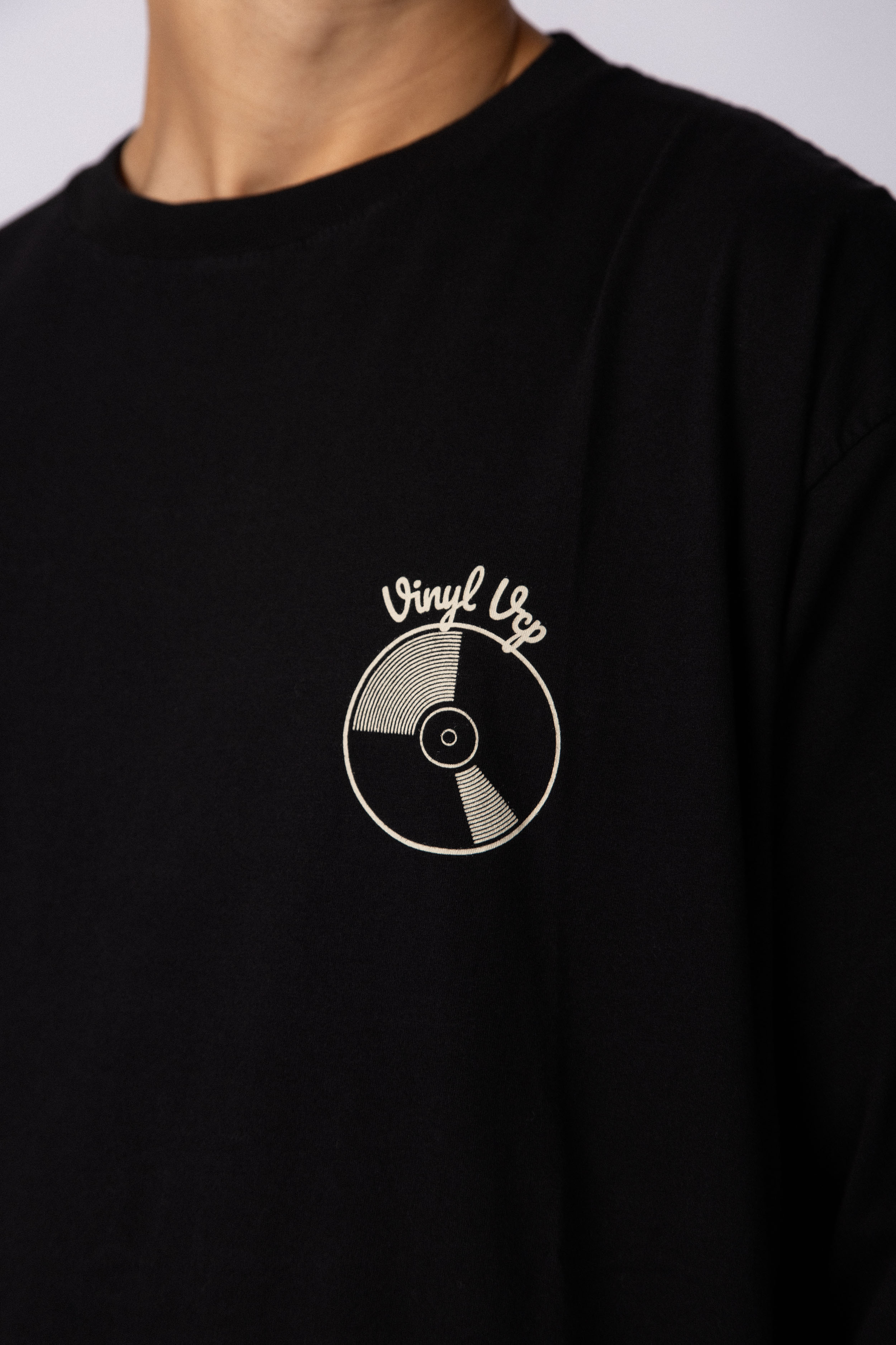 Remera Over Taz Groove Negra