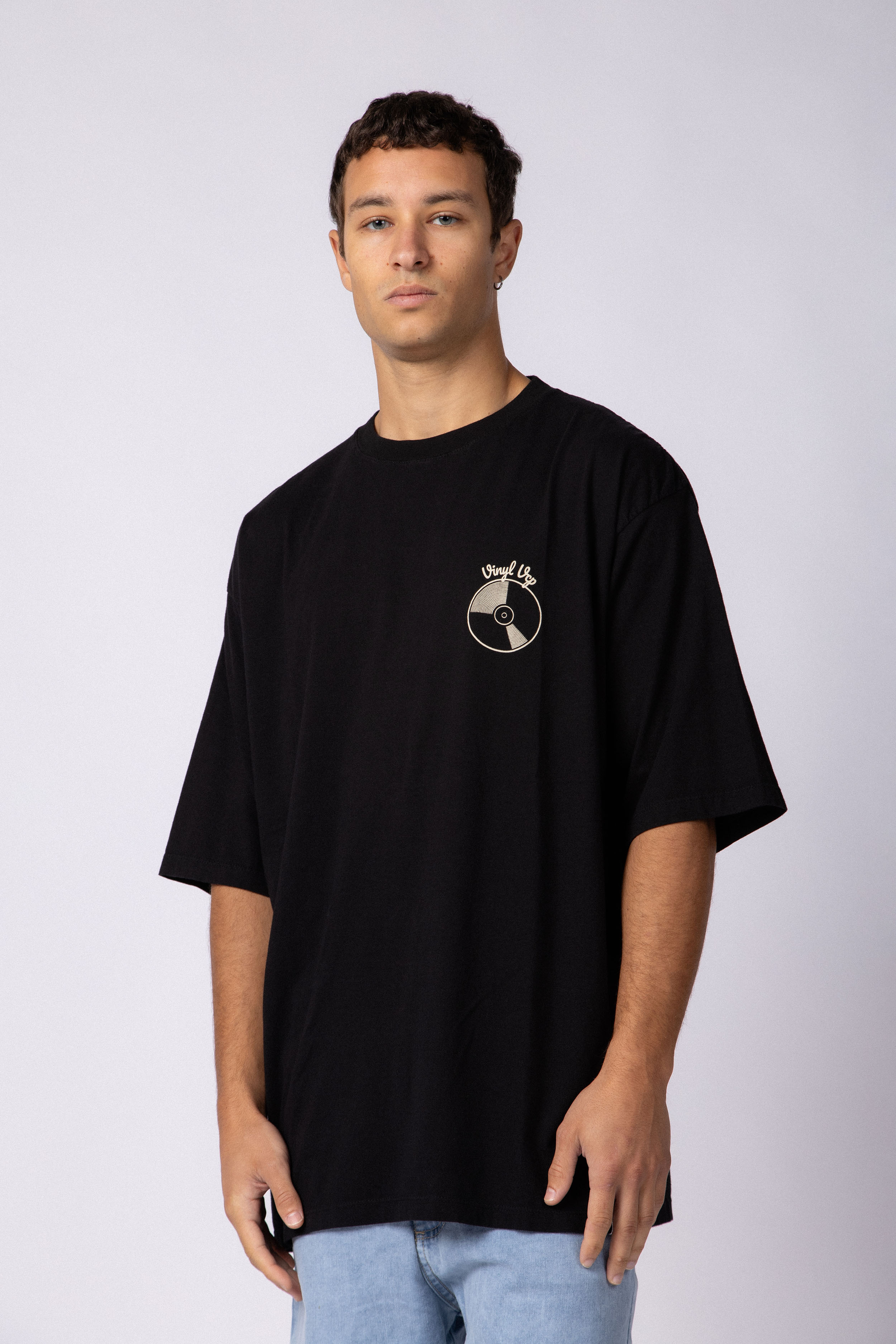 Remera Over Taz Groove Negra
