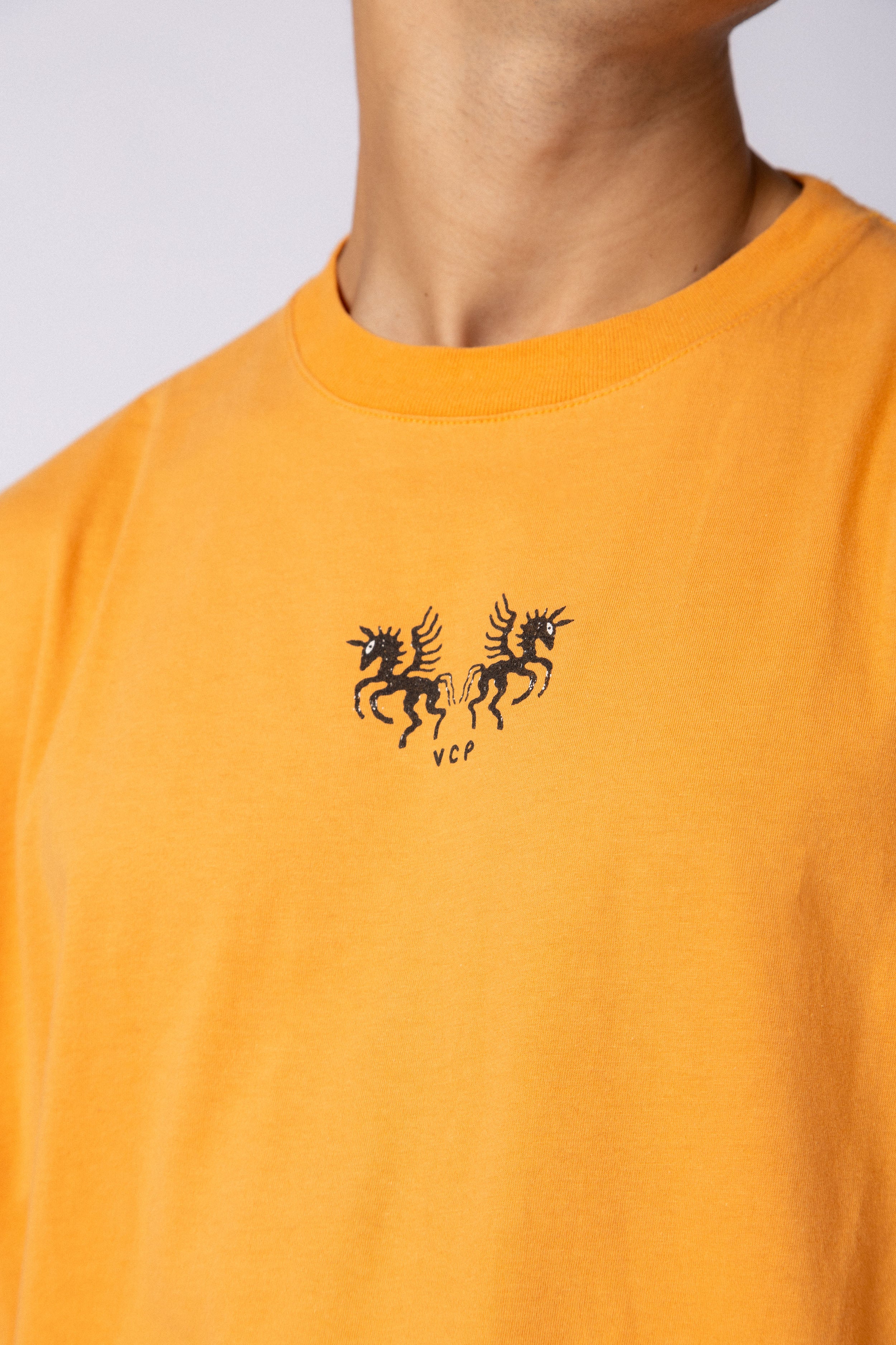 Remera Over Taz Horse Naranja