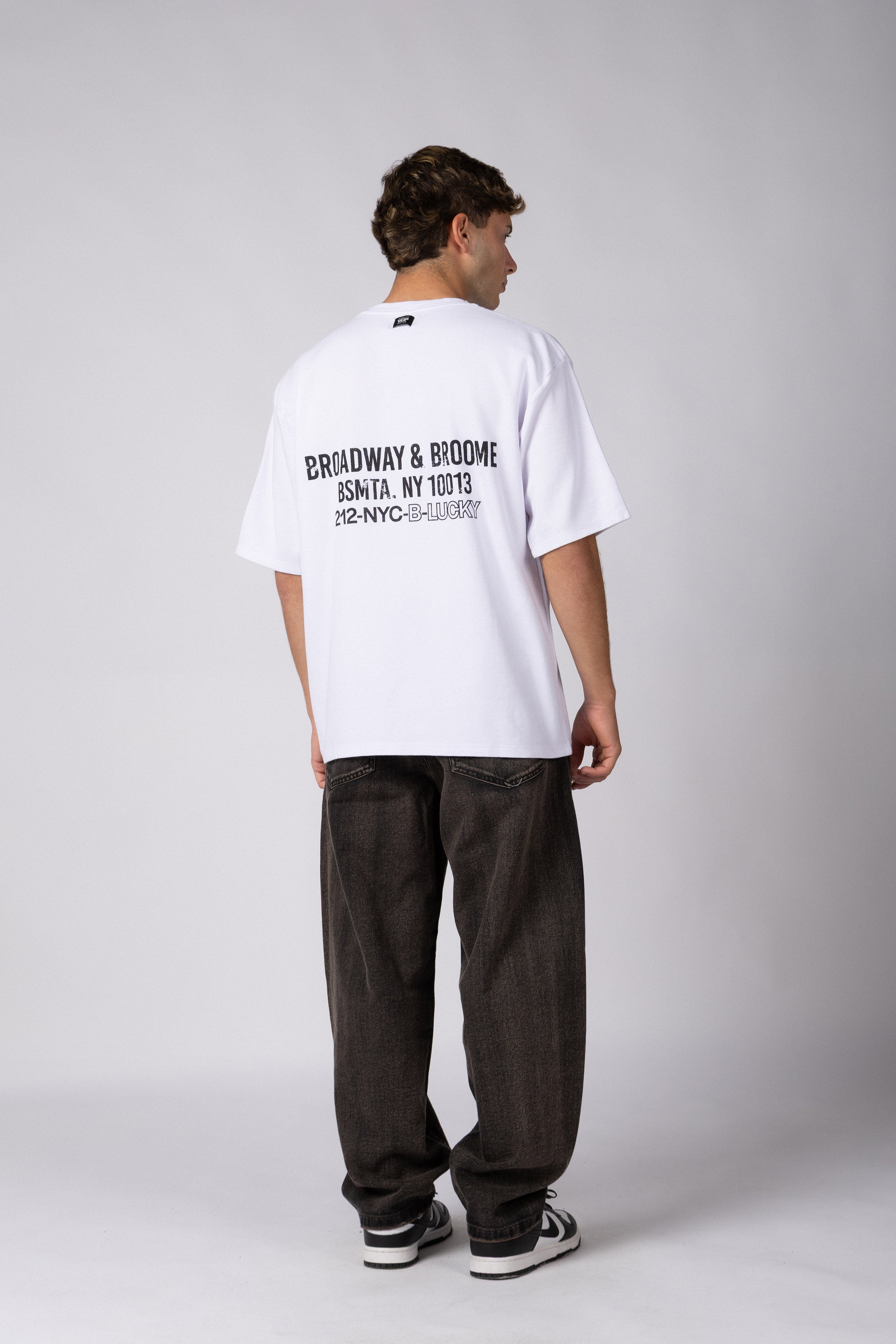 Remera Over Molt Broadway Blanca